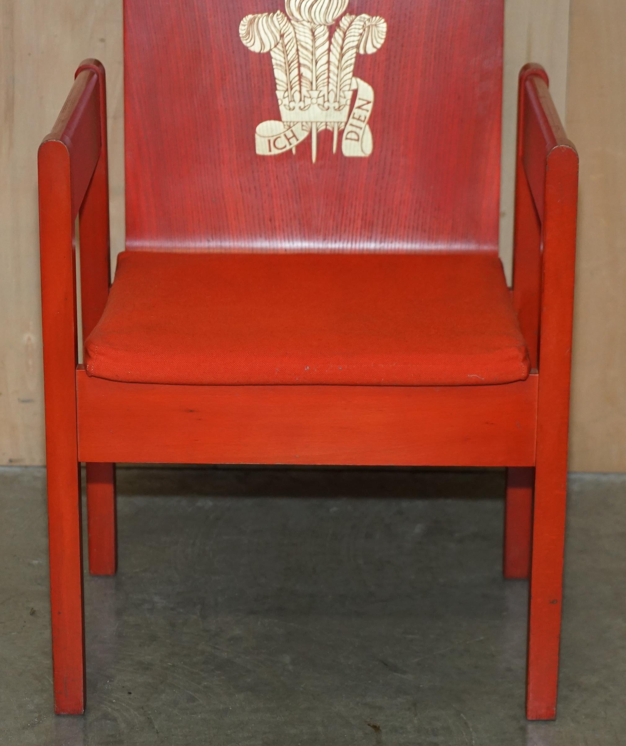 RARE AND COLLECTABLE ViNTAGE 1969 PRINCE CHARLES INVESTITURE ARMCHAIR For Sale 3