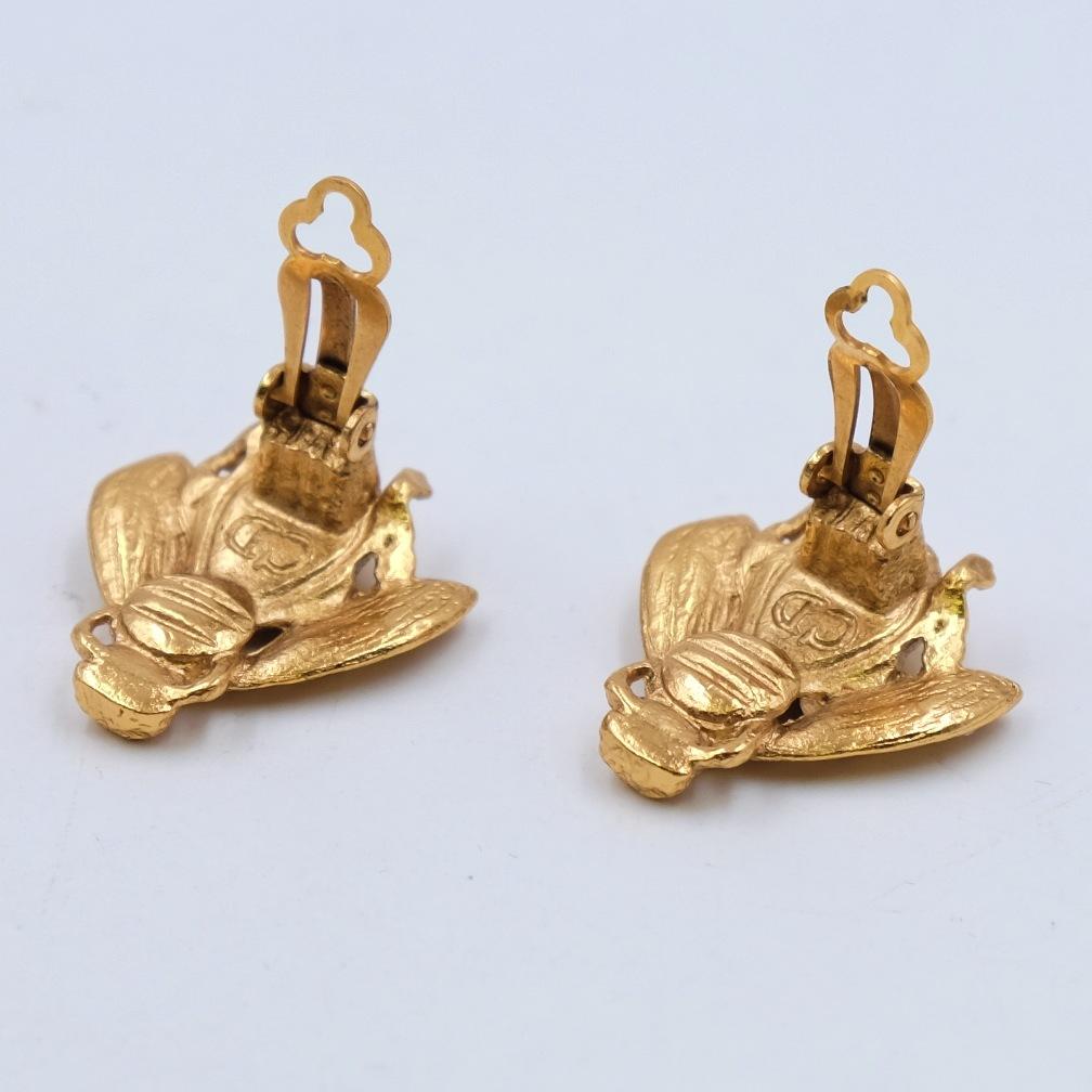 bee clip on earrings