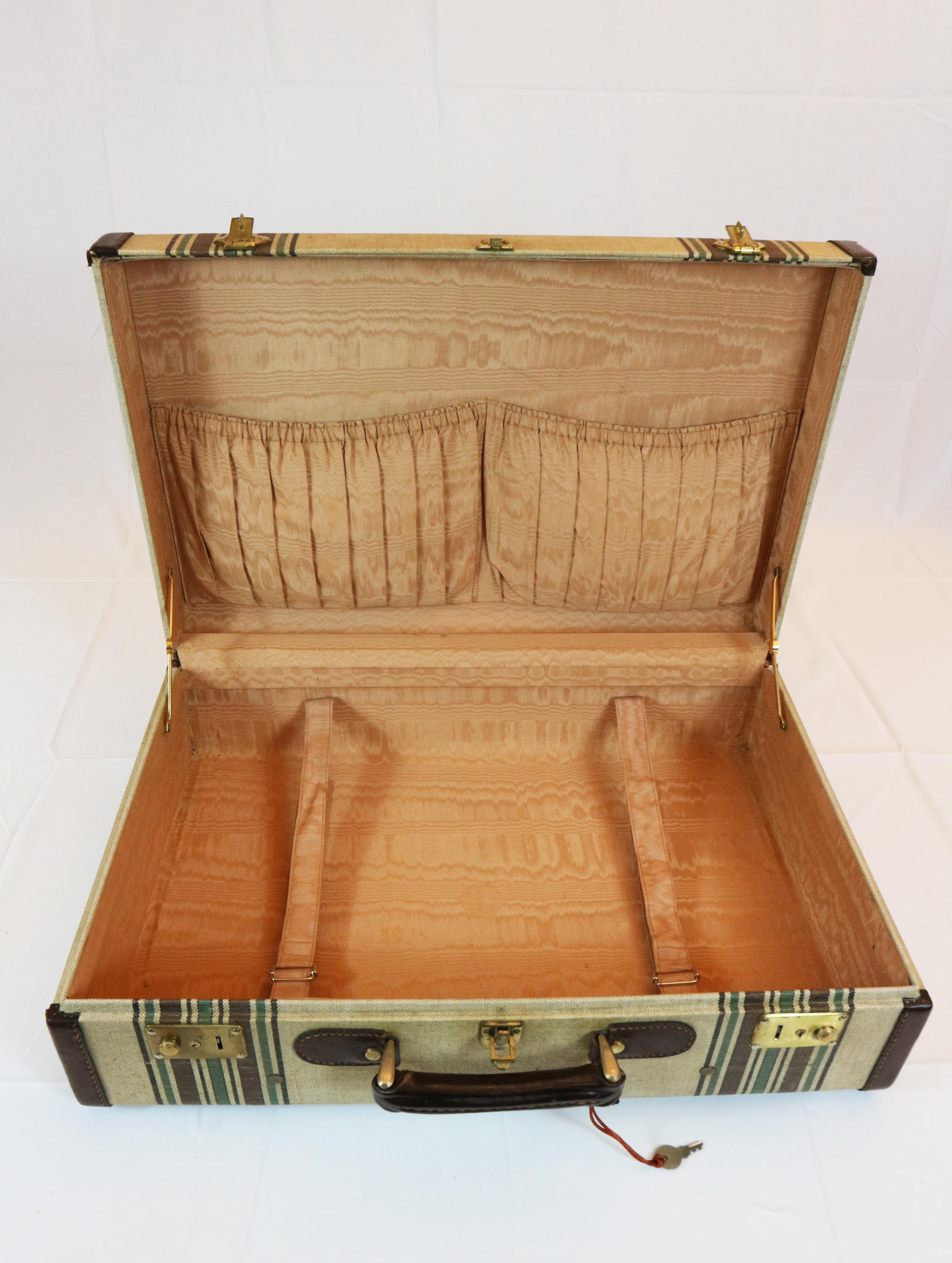 Rare and Complete, Italian Manufactured Travel Set, circa 1950 10