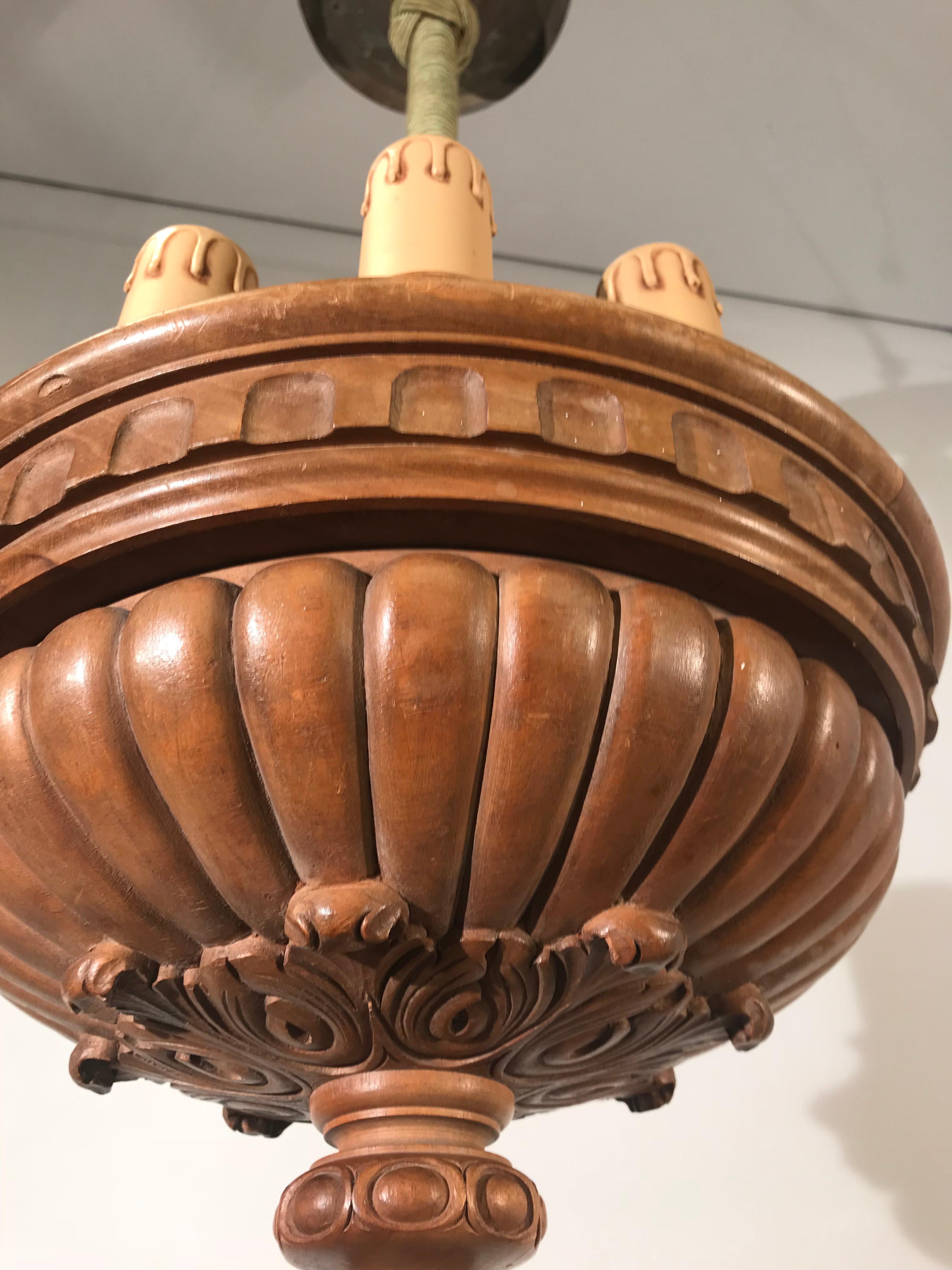 Rare and Decorative Early 1900s Eight-Light Quality Carved Nutwood Pendant Light For Sale 6