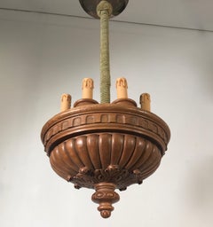 Rare et Decorative Early 1900s Eight-Light Quality Carved Nutwood Suspension Light (Suspension à huit lumières en bois de noyer sculpté)