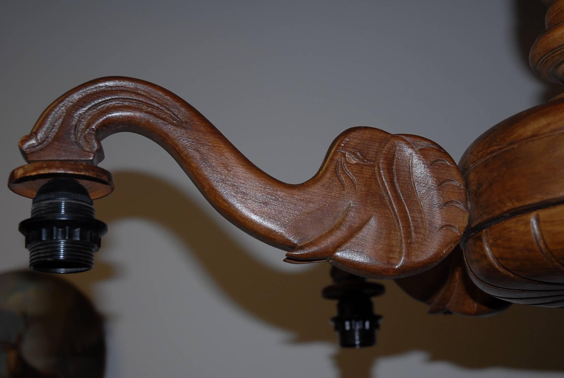 Lampe à suspension/lustre rare et décoratif sur le thème de l'éléphant, sculpté à la main, époque Art déco en vente 3