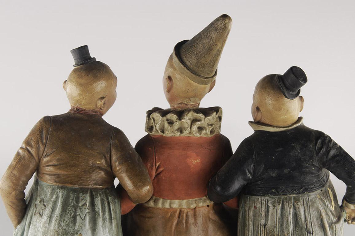 Terre cuite Rare et vintage - Figure détaillée de trois clowns en terre cuite