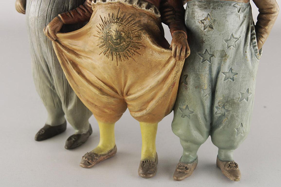 Rare et vintage - Figure détaillée de trois clowns en terre cuite 1