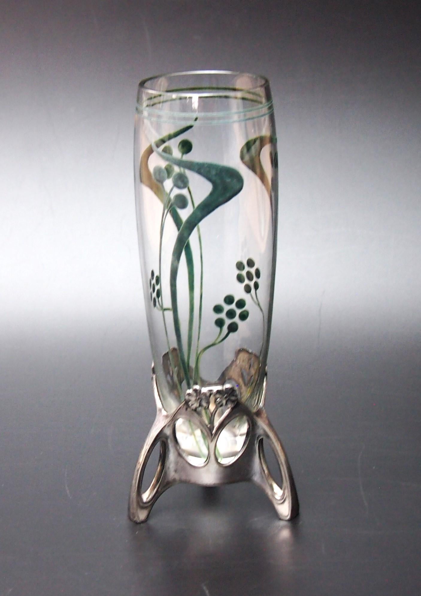 Raro y documentado jarrón de metal y cristal esmaltado firmado WMF Art Nouveau c1900 en venta 4
