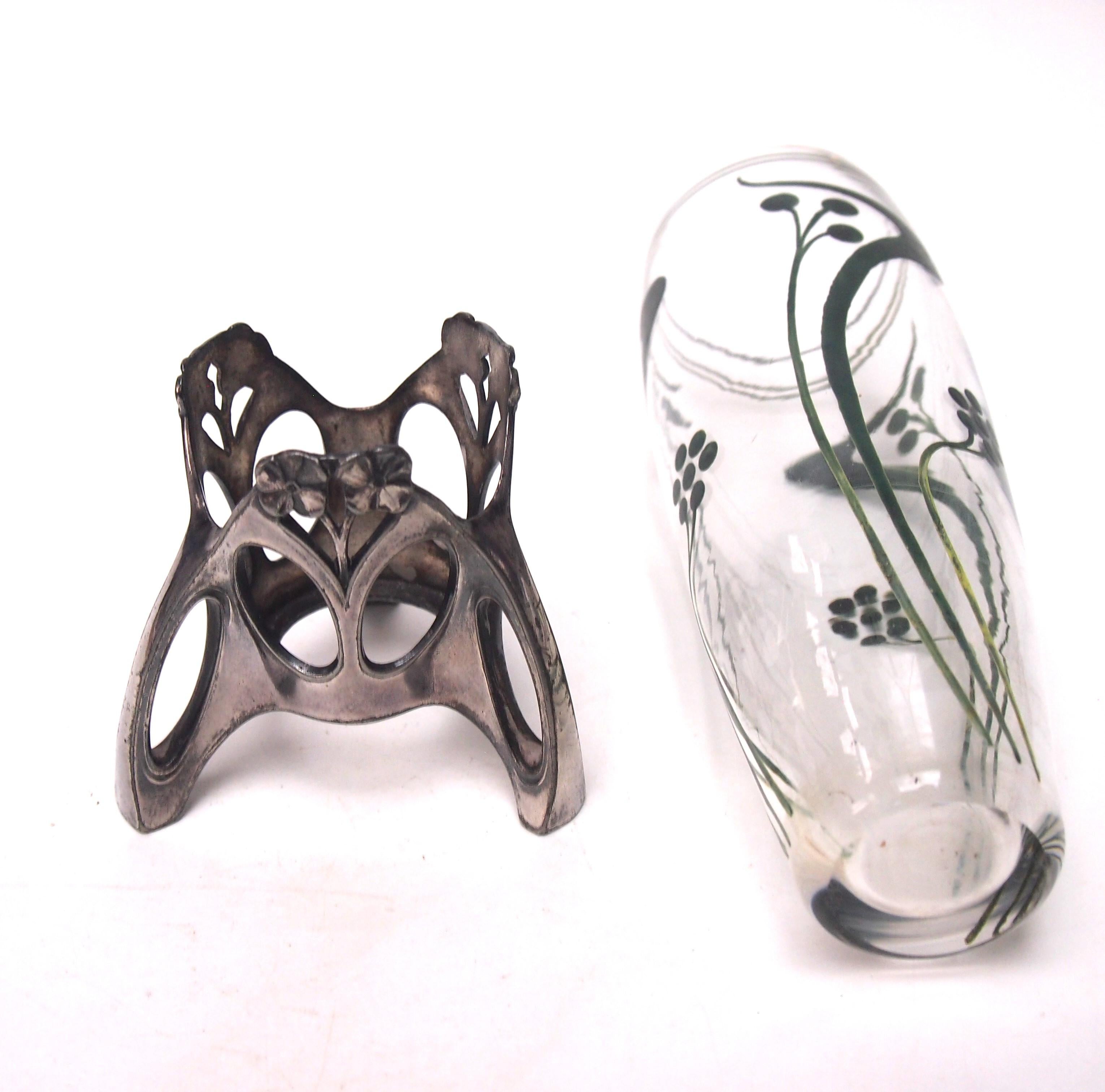 Raro y documentado jarrón de metal y cristal esmaltado firmado WMF Art Nouveau c1900 principios del siglo XX en venta