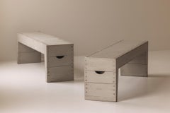 Rara e precoce panca della Scuola Bossche di Dom Hans van der Laan, anni Settanta.