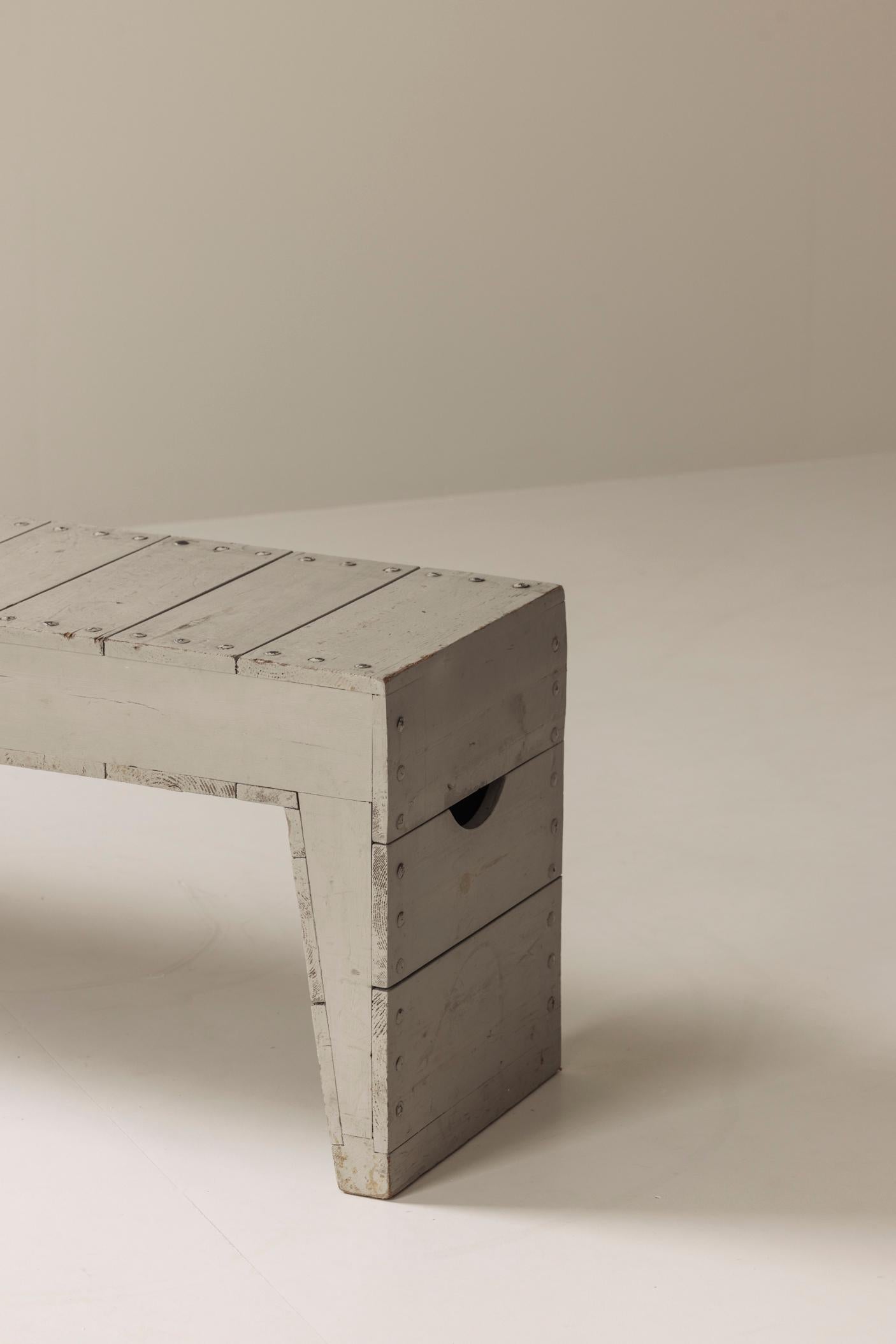 Rare and early Bossche School bench by Dom Hans van der Laan, 1970s. im Zustand „Gut“ im Angebot in Antwerp, BE