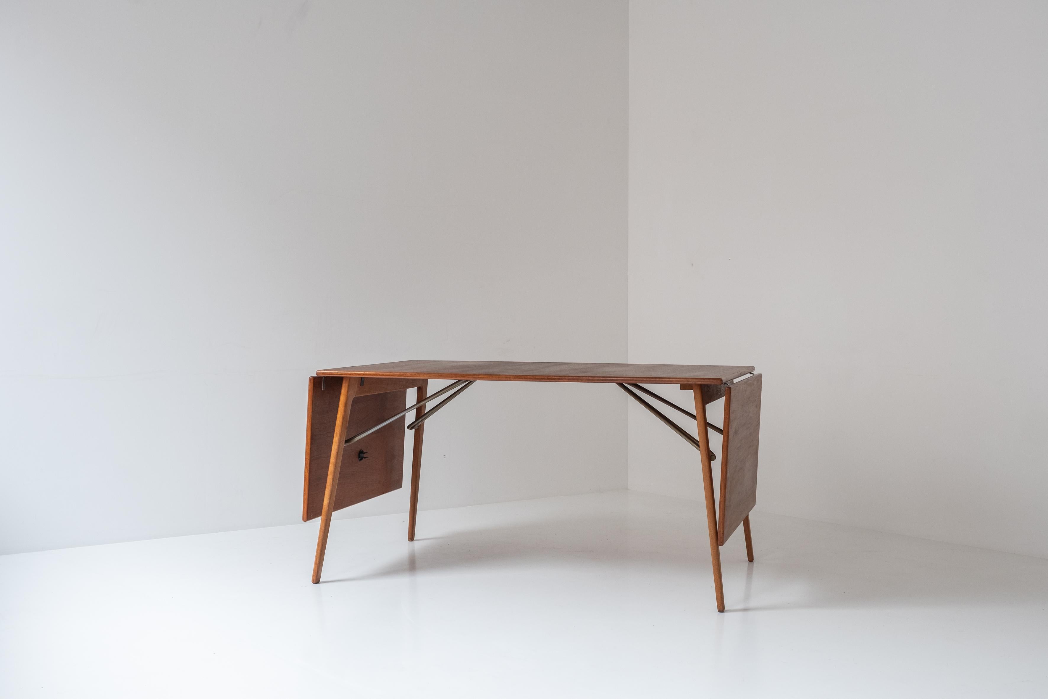 Mid-20th Century Rare and early drop leaf table by Børge Mogensen for Søborg Mobelfabrik, DK 1953 For Sale