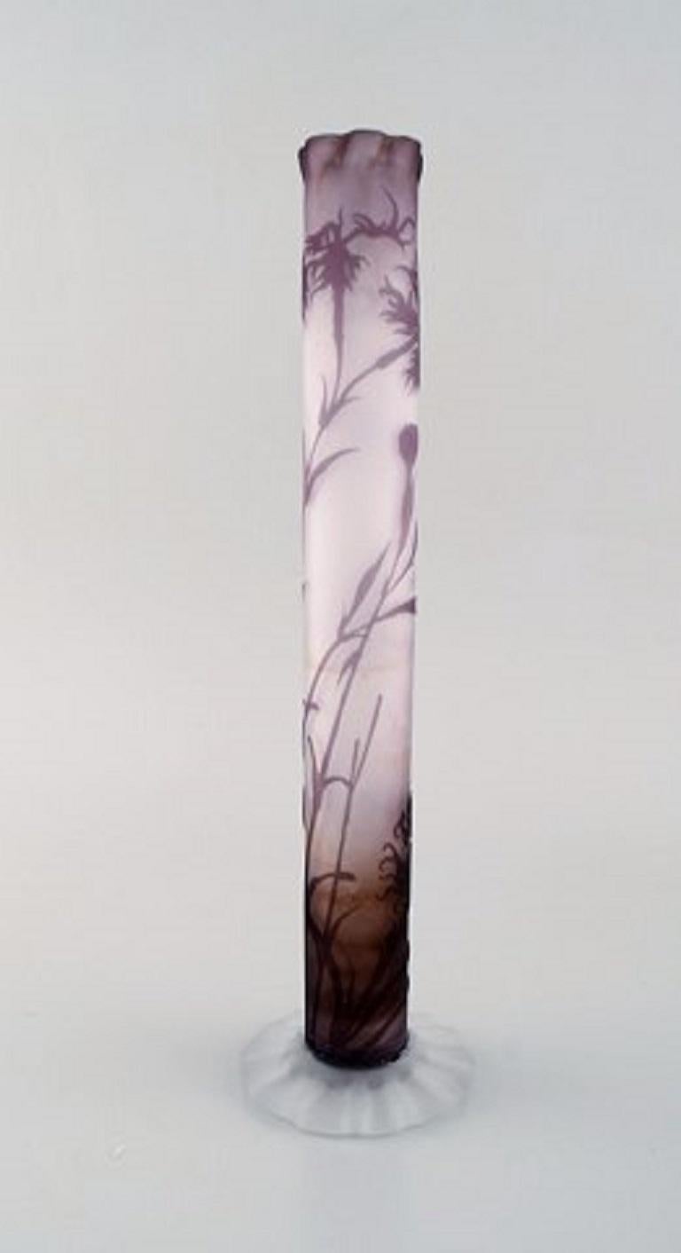 Rare and early Emile Gallé vase in frosted and purple art glass with carved with motifs in the form of flowers and foliage, 1880s-1890s.
Measures: 30 x 8 cm.
In very good condition.
Japanism signature.