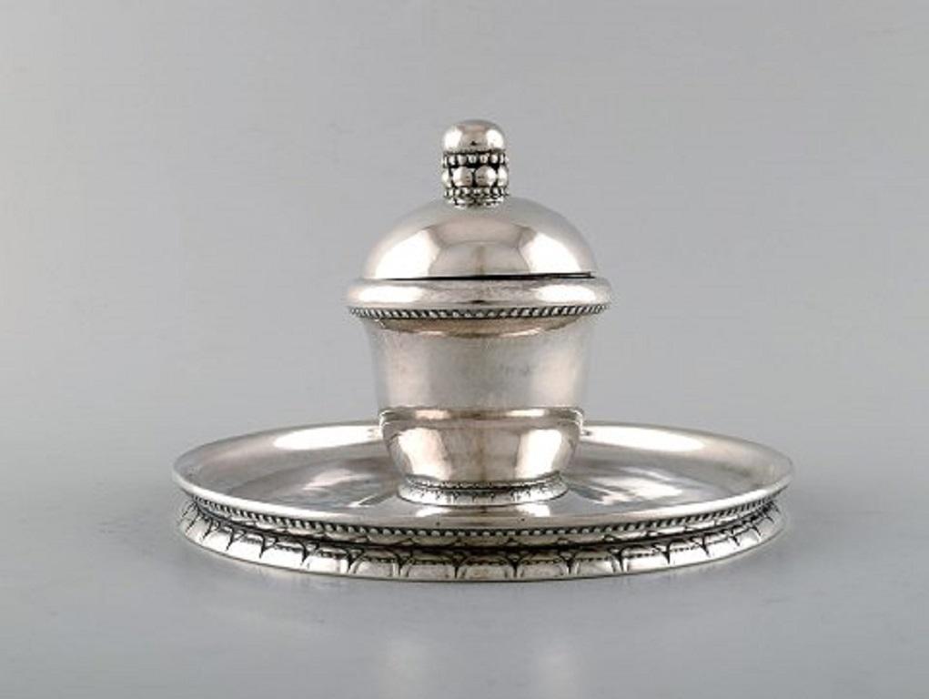 Rare and early Georg Jensen ink well in sterling silver with glass insert. Dated 1915-1930.
In very good condition.
Early stamp.
Measures: 21 x 13.5 cm.

 