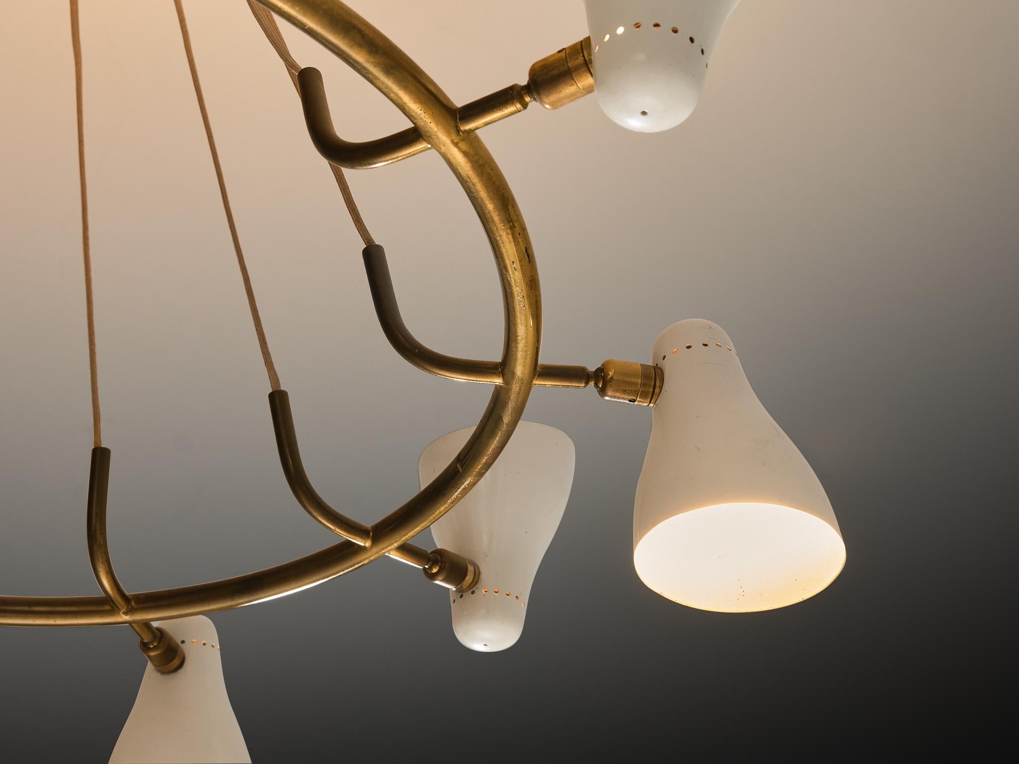 Mid-Century Modern Rare et ancien lustre Giuseppe Ostuni pour O-Luce en laiton avec abat-jour blanc en vente