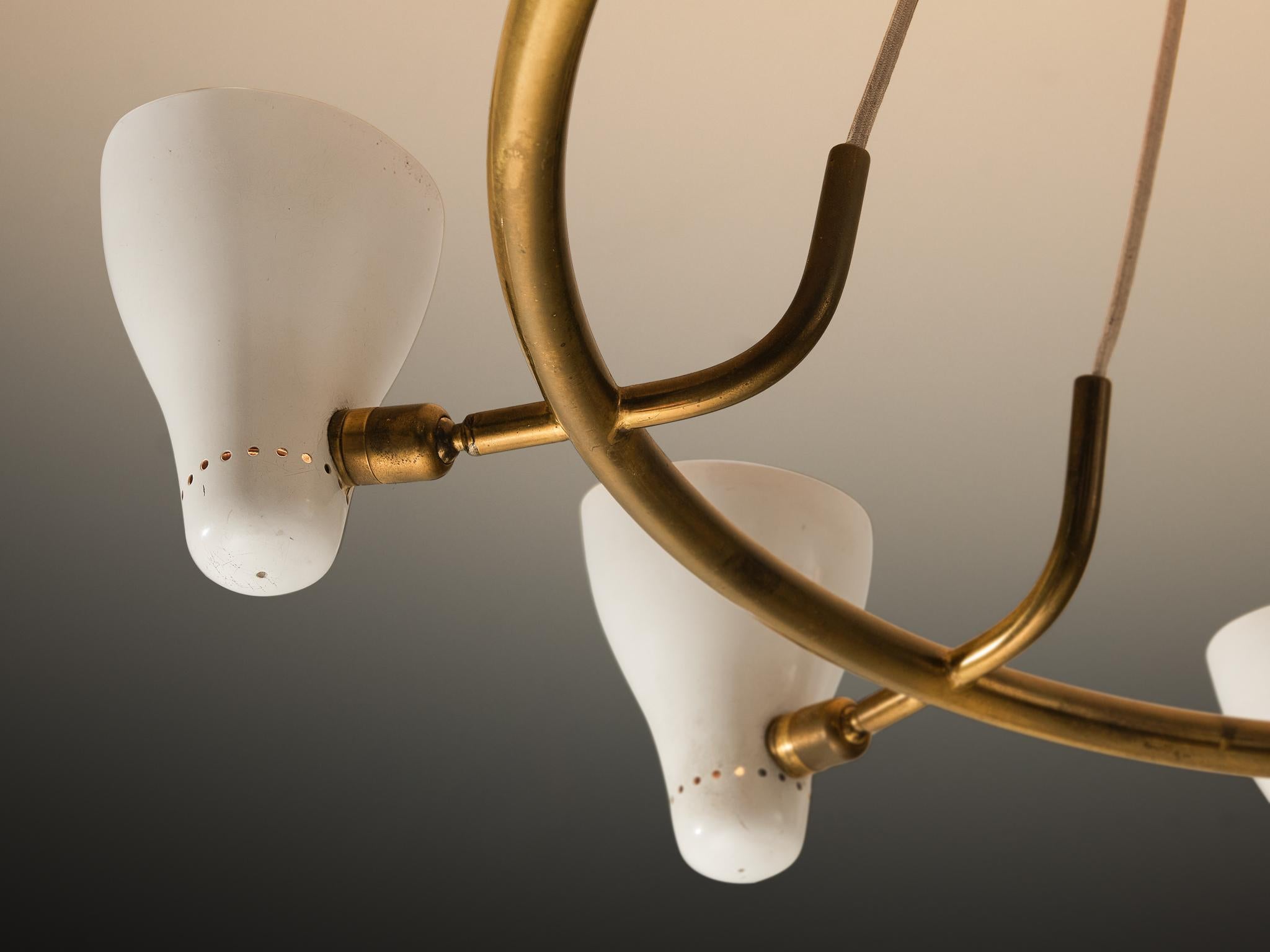 Rare et ancien lustre Giuseppe Ostuni pour O-Luce en laiton avec abat-jour blanc Bon état - En vente à Waalwijk, NL