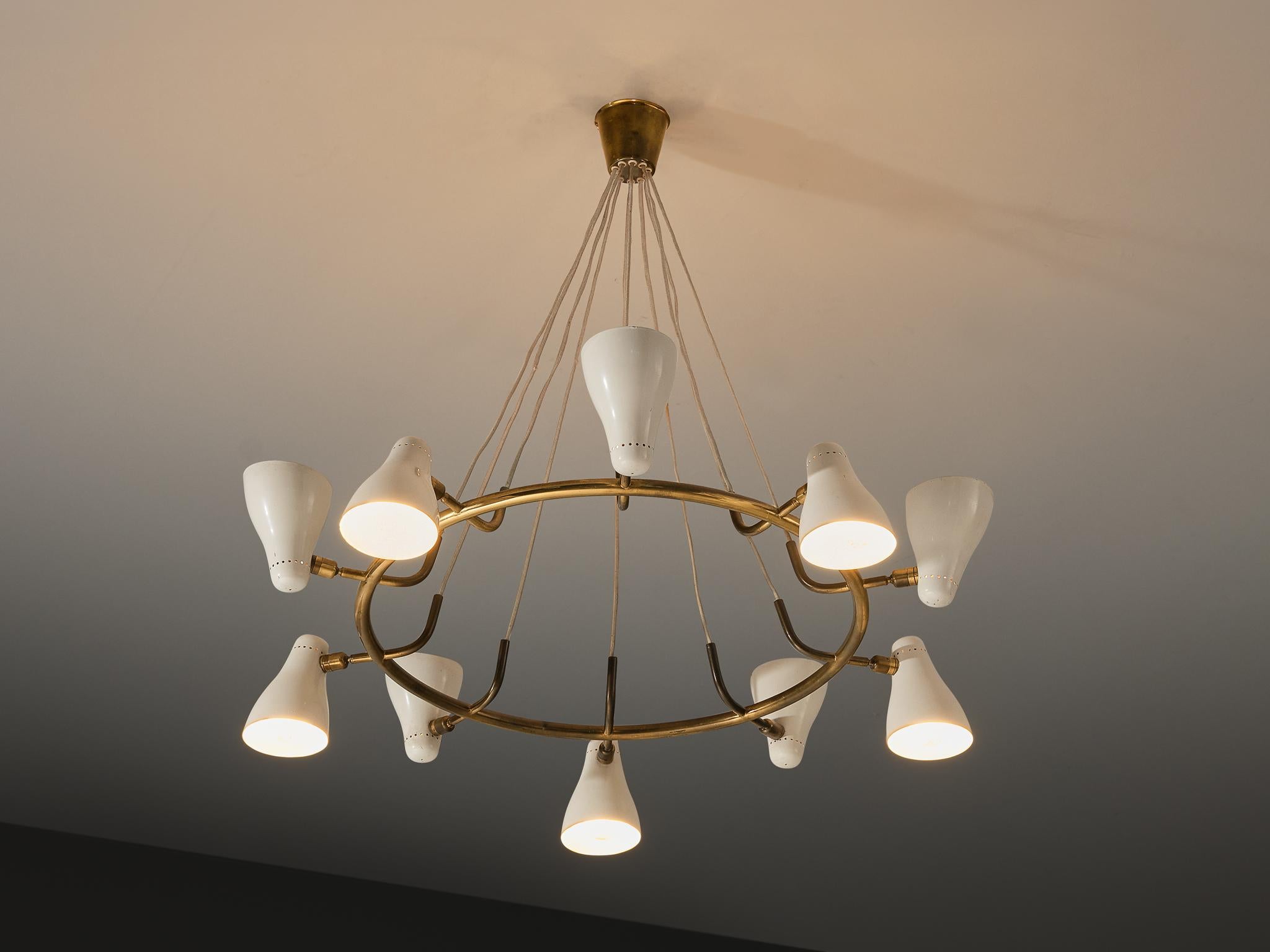 Milieu du XXe siècle Rare et ancien lustre Giuseppe Ostuni pour O-Luce en laiton avec abat-jour blanc en vente