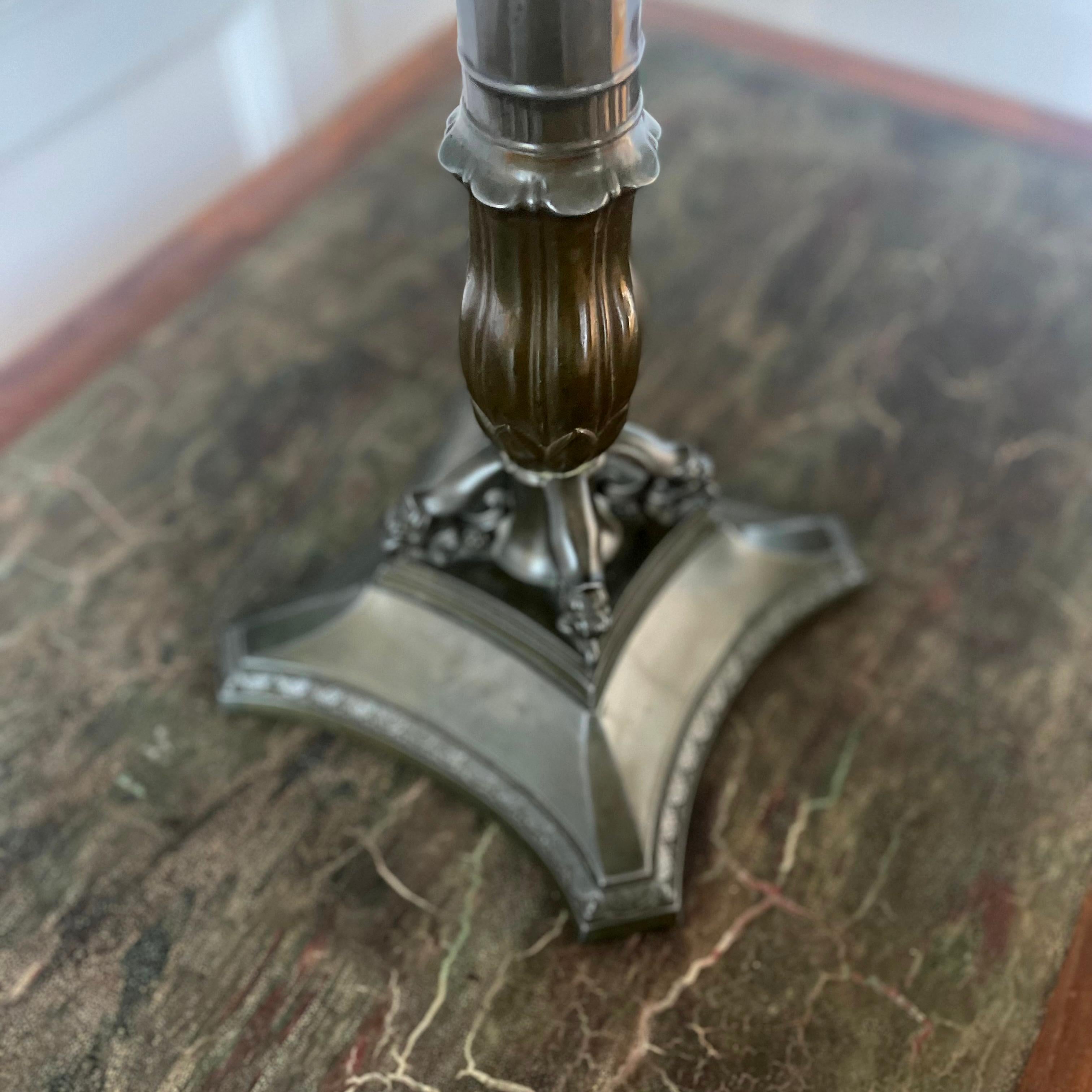Métal Rare et ancienne lampe de table Just Andersen, dessin D8, métal disco, Danemark années 1920 en vente