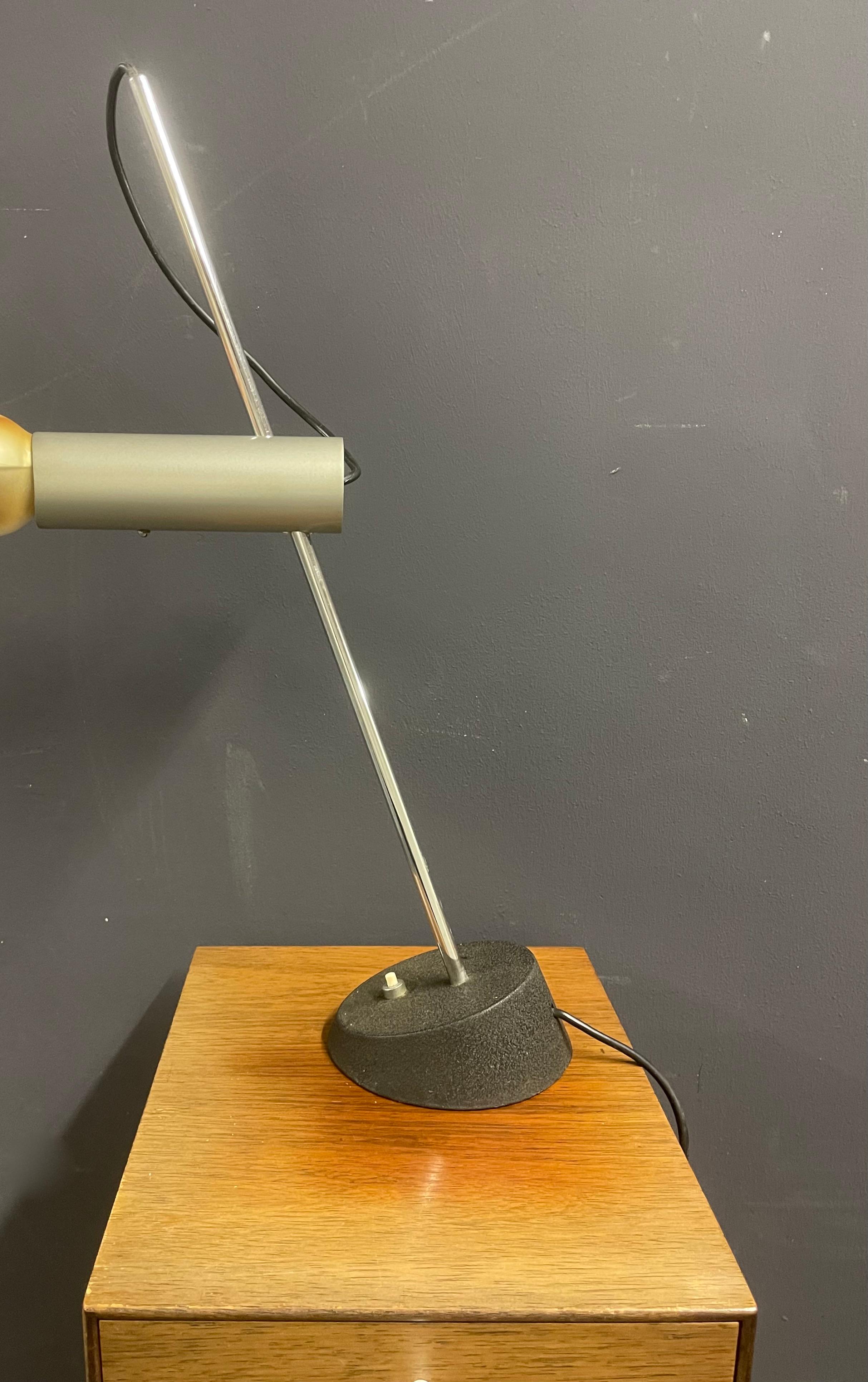 Rare and Early No.566 Table Lamp by Gino Sarfatti for Arteluce For Sale 3