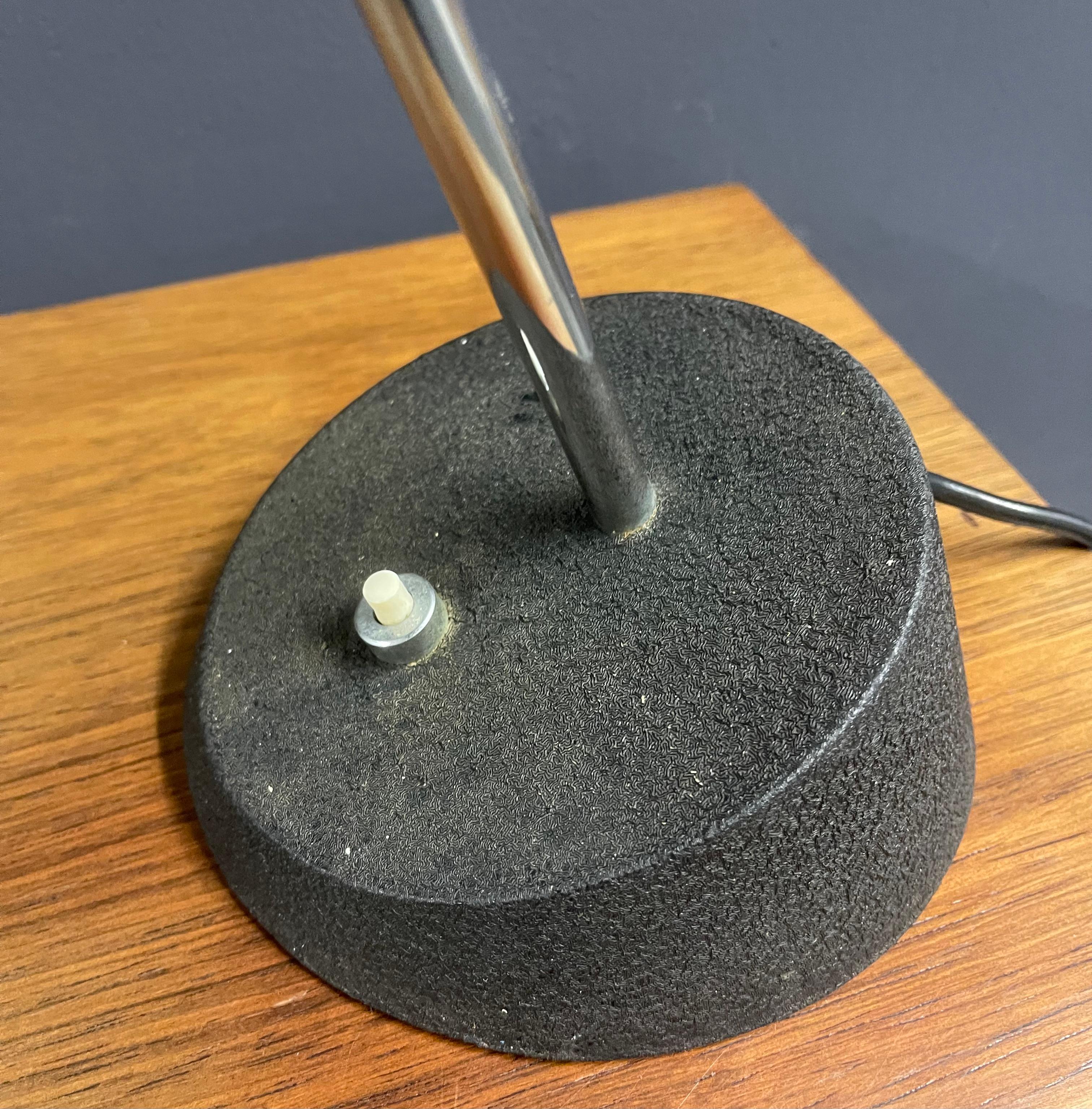 italien Rare et ancienne lampe de table n°566 de gino sarfatti pour arteluce en vente