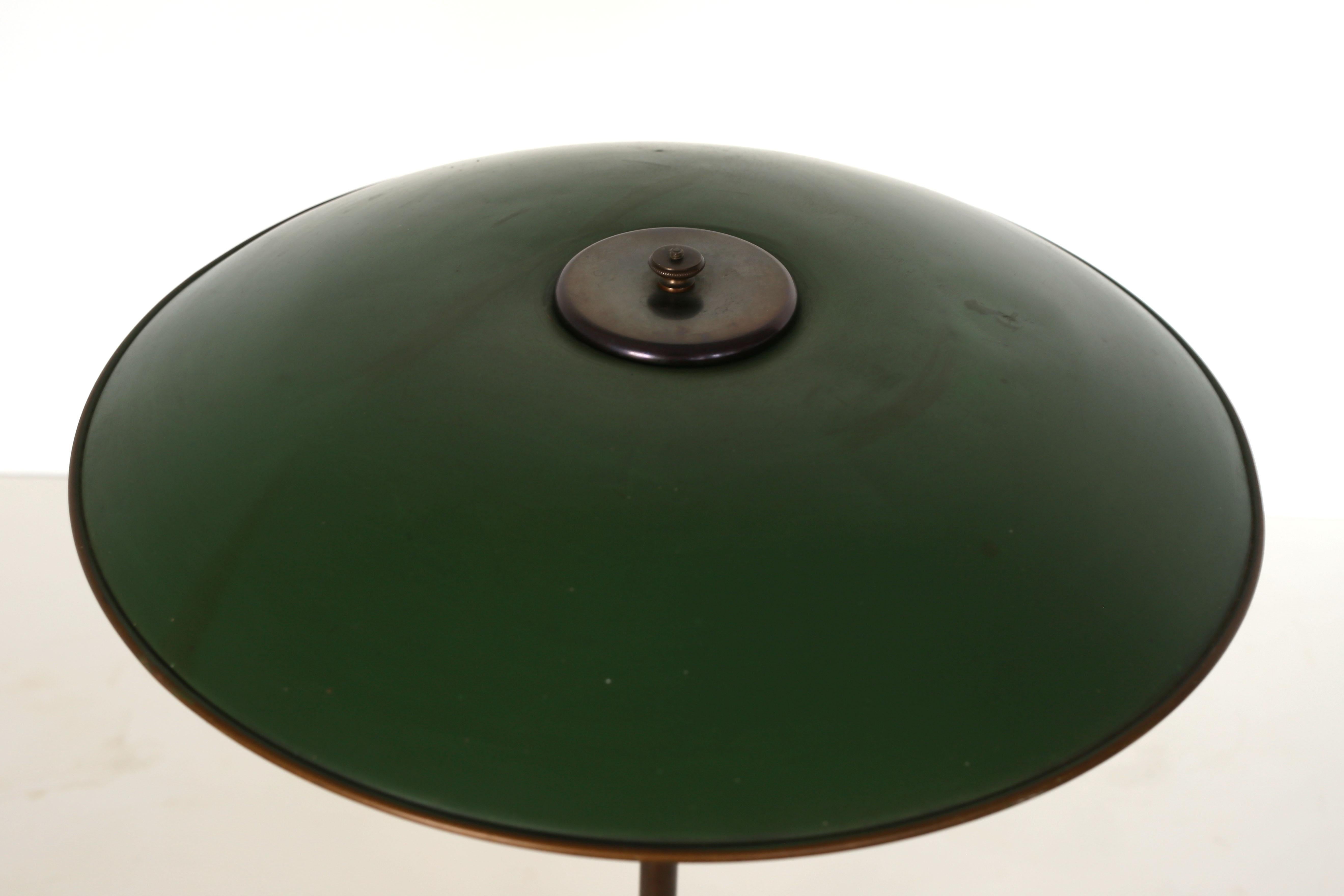Rara y temprana lámpara de mesa Poul Henningsen PH 4/3, años 30 Latón