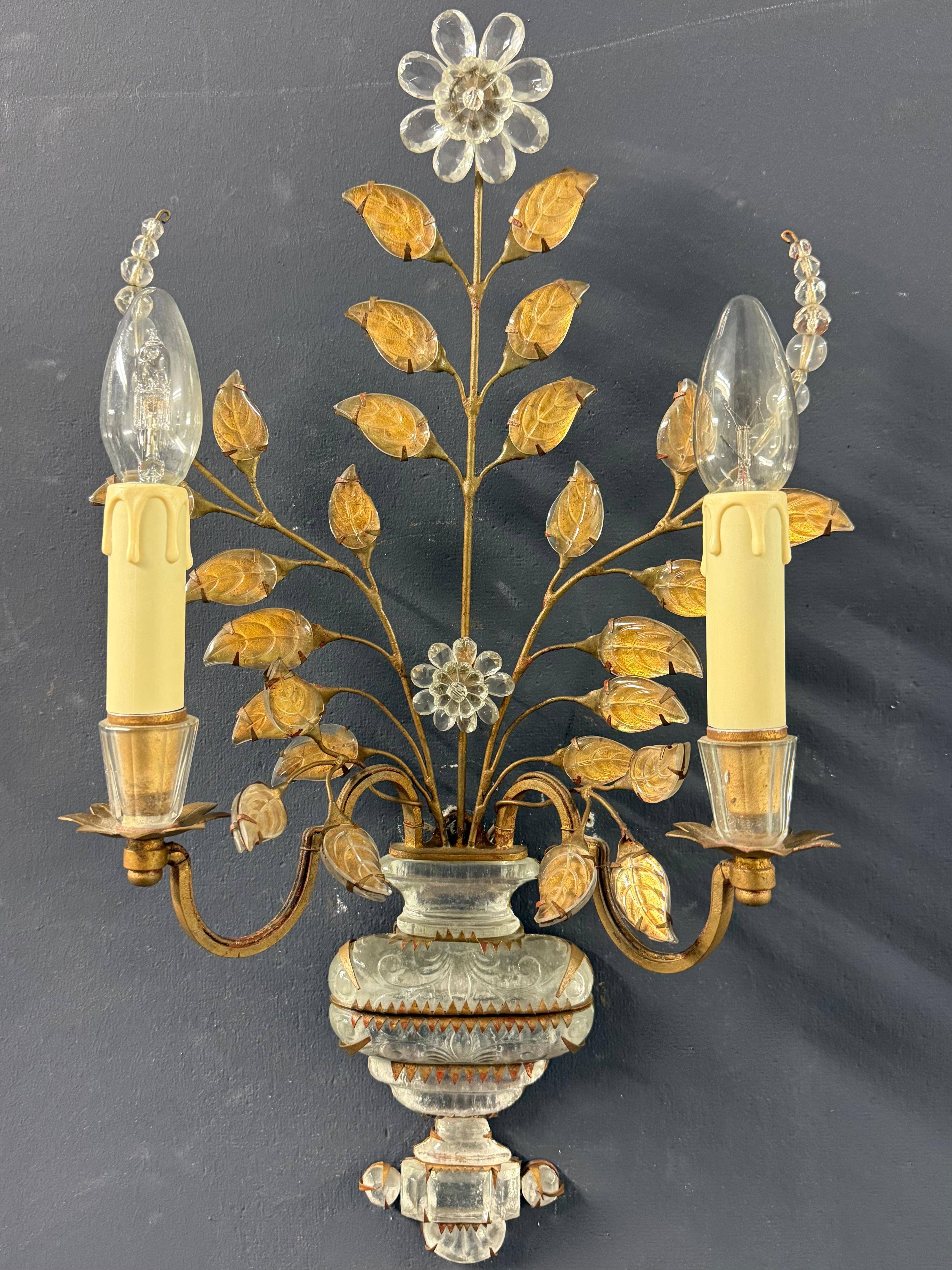 Seltener und früher Satz von Maison Bagues Wandleuchten (Hollywood Regency) im Angebot