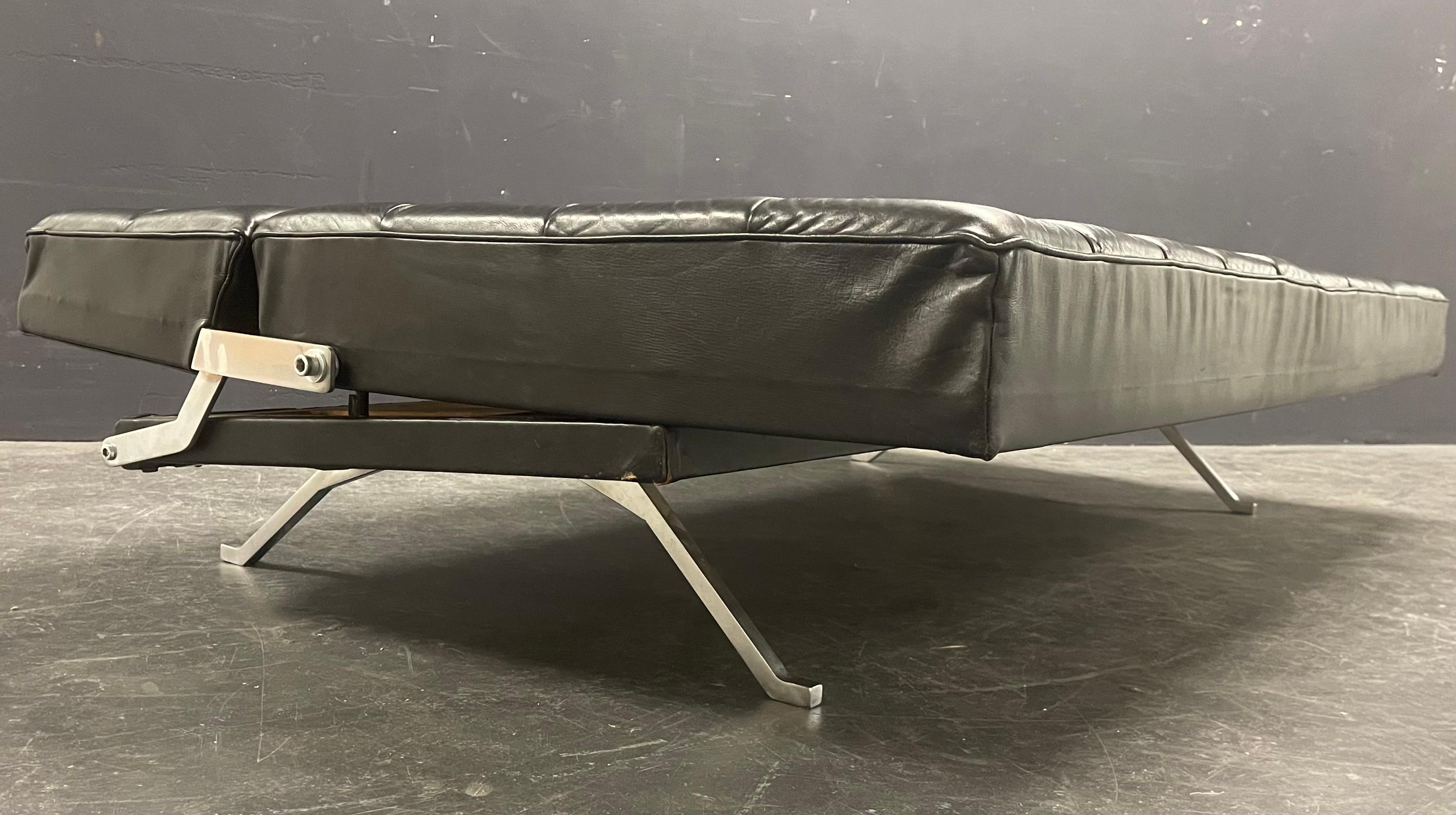 Mid-Century Modern rare and elegant constanze daybed For Sale