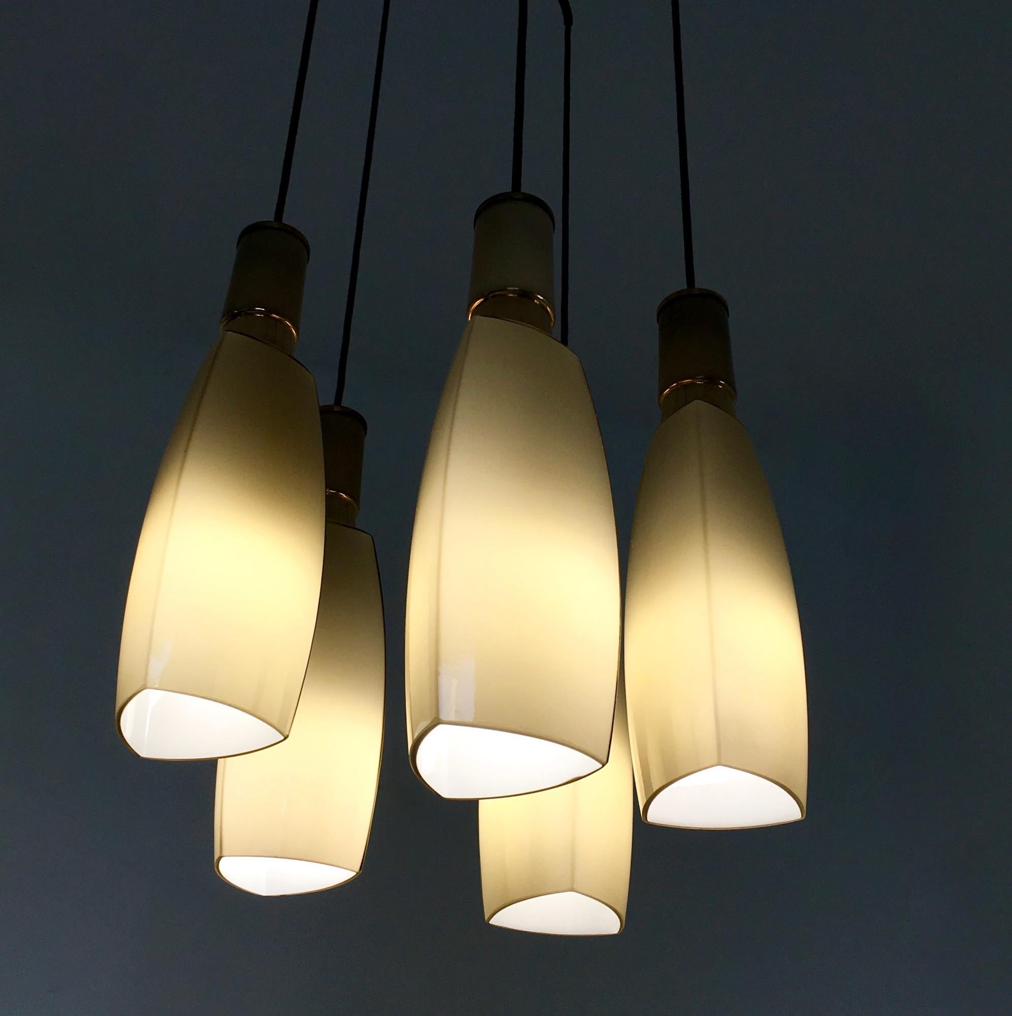 Italian Elegant Mid-Century Five-Light Taupe Glass Chandelier by Stilnovo, Italy