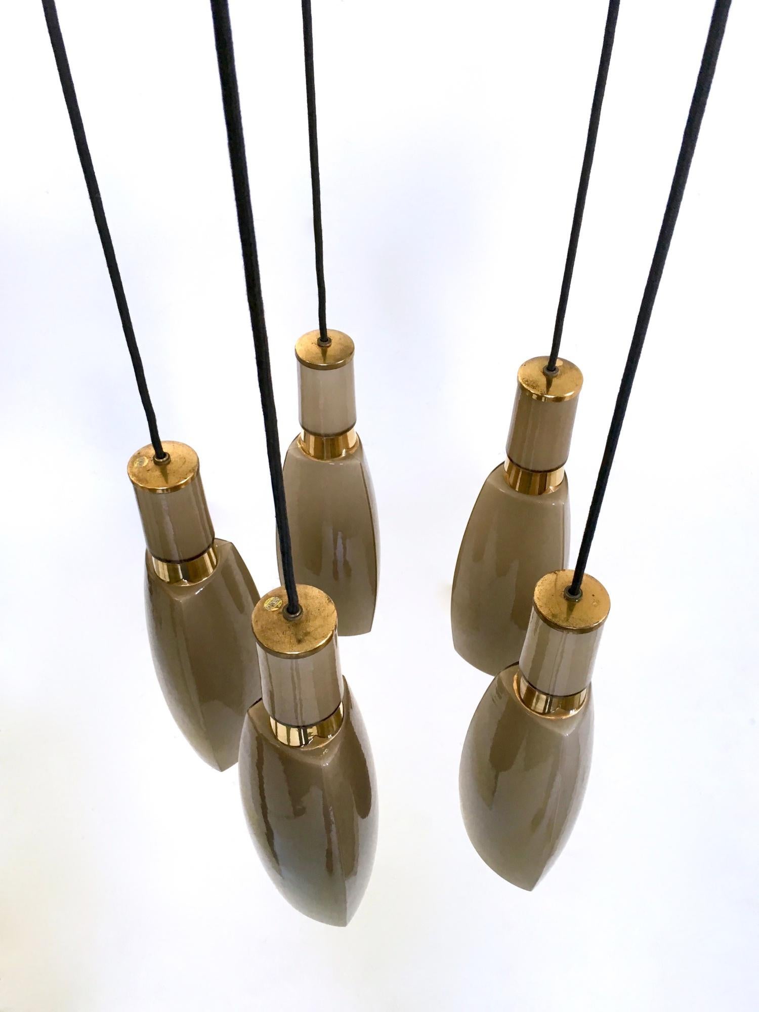 Elegant Mid-Century Five-Light Taupe Glass Chandelier by Stilnovo, Italy In Good Condition In Bresso, Lombardy
