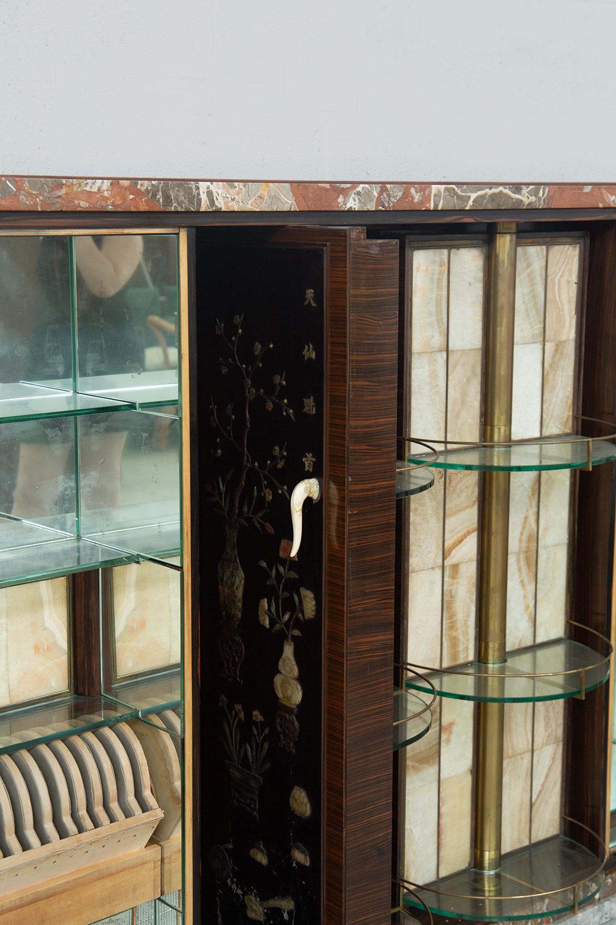 Rare and elegant Italian Art Deco Chinese style Bar cabinet For Sale 10