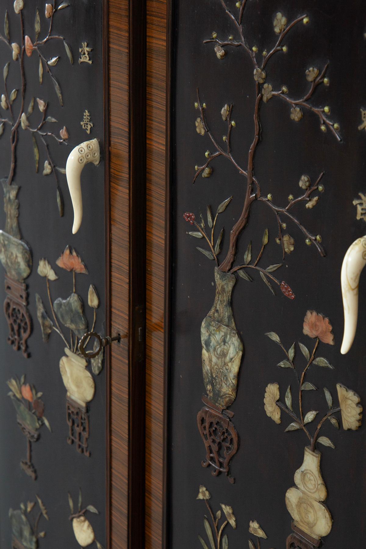Rare and elegant Italian Art Deco Chinese style Bar cabinet For Sale 2