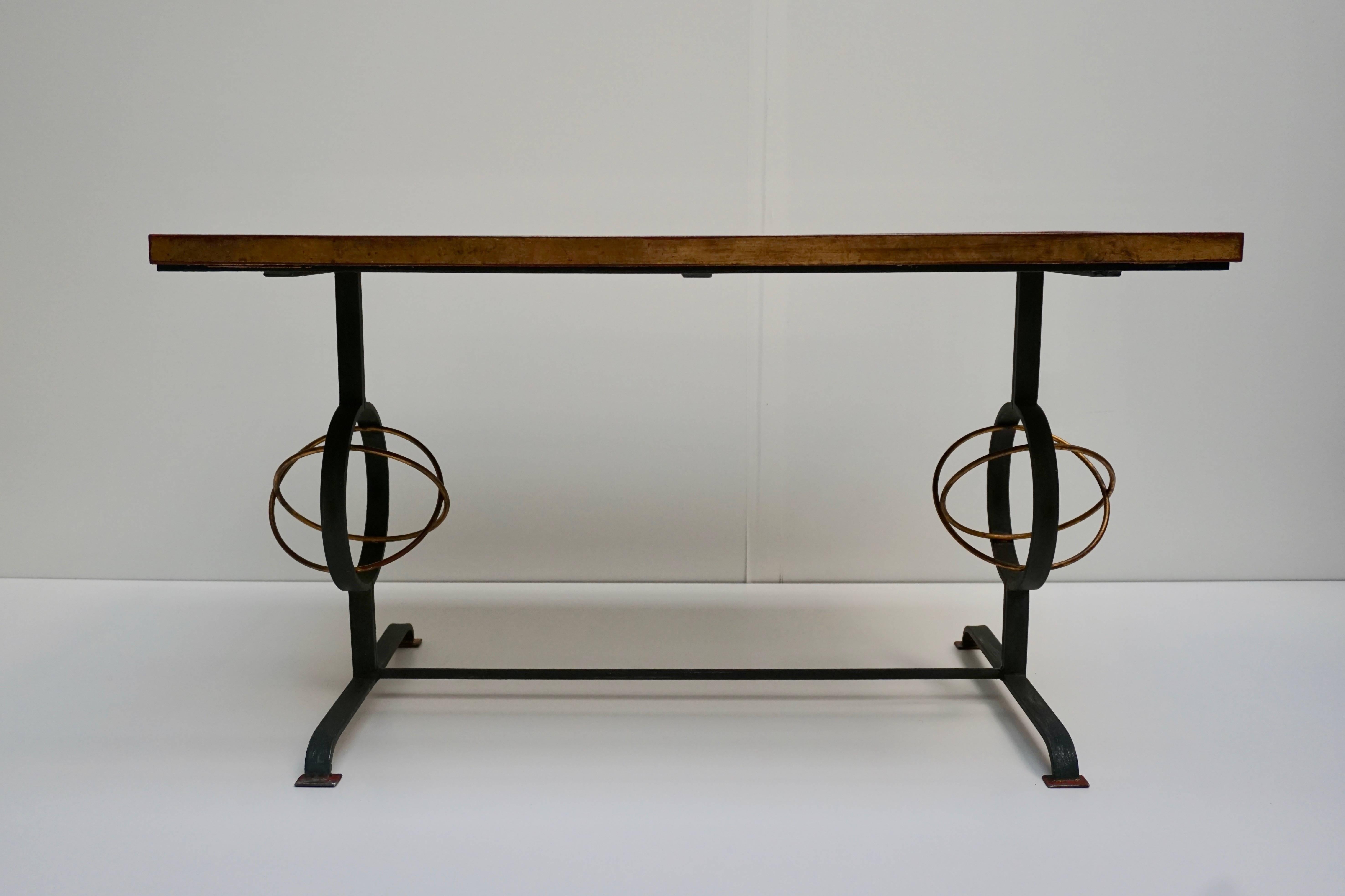 Seltener und eleganter italienischer Couchtisch von Ceramiche Zaccacnini (Metall) im Angebot