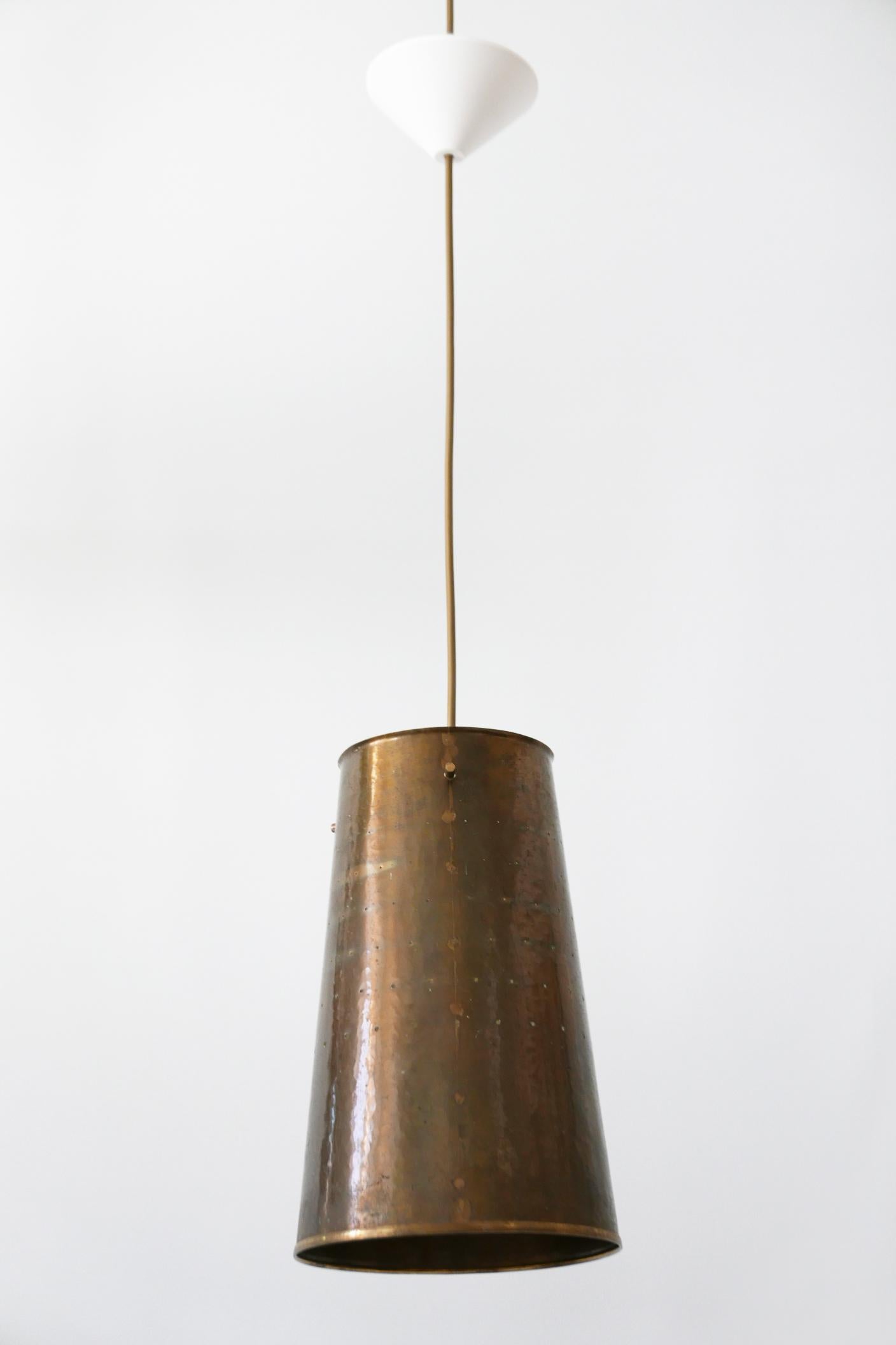 Elegant Mid-Century Modern brass pendant lamp or hanging light. Designed and manufactured in Germany, 1950s.

Executed in copper anodized and perforated solid brass, it comes with 1 x E27 Edison screw fit bulb holder, is rewired and in working