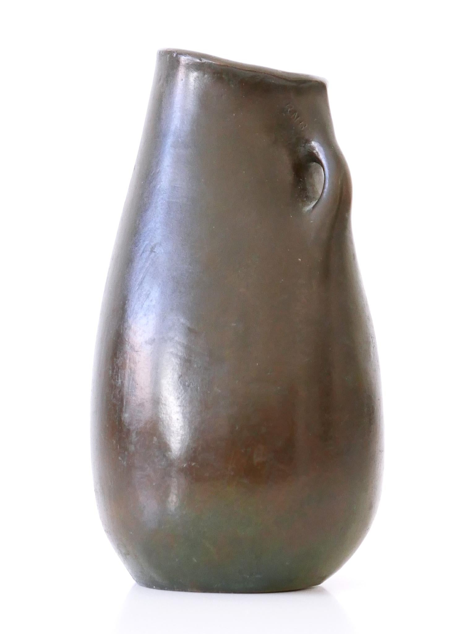 Rare et élégant vase en bronze moderne du milieu du siècle dernier, Allemagne, années 1960, signé : RNR en vente 1