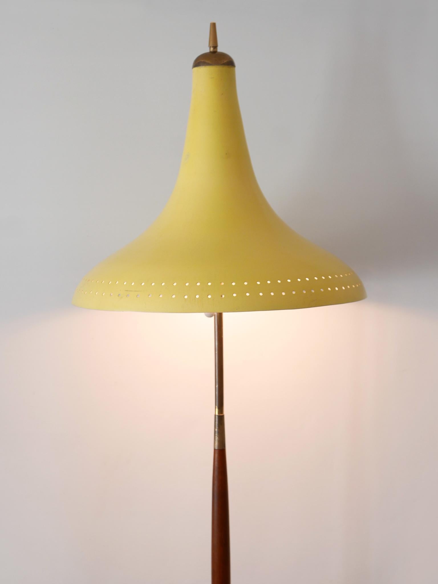 Seltene und elegante Mid-Century-Modern-Stehlampe oder Stehleuchte Österreich 1960er Jahre (Österreichisch) im Angebot