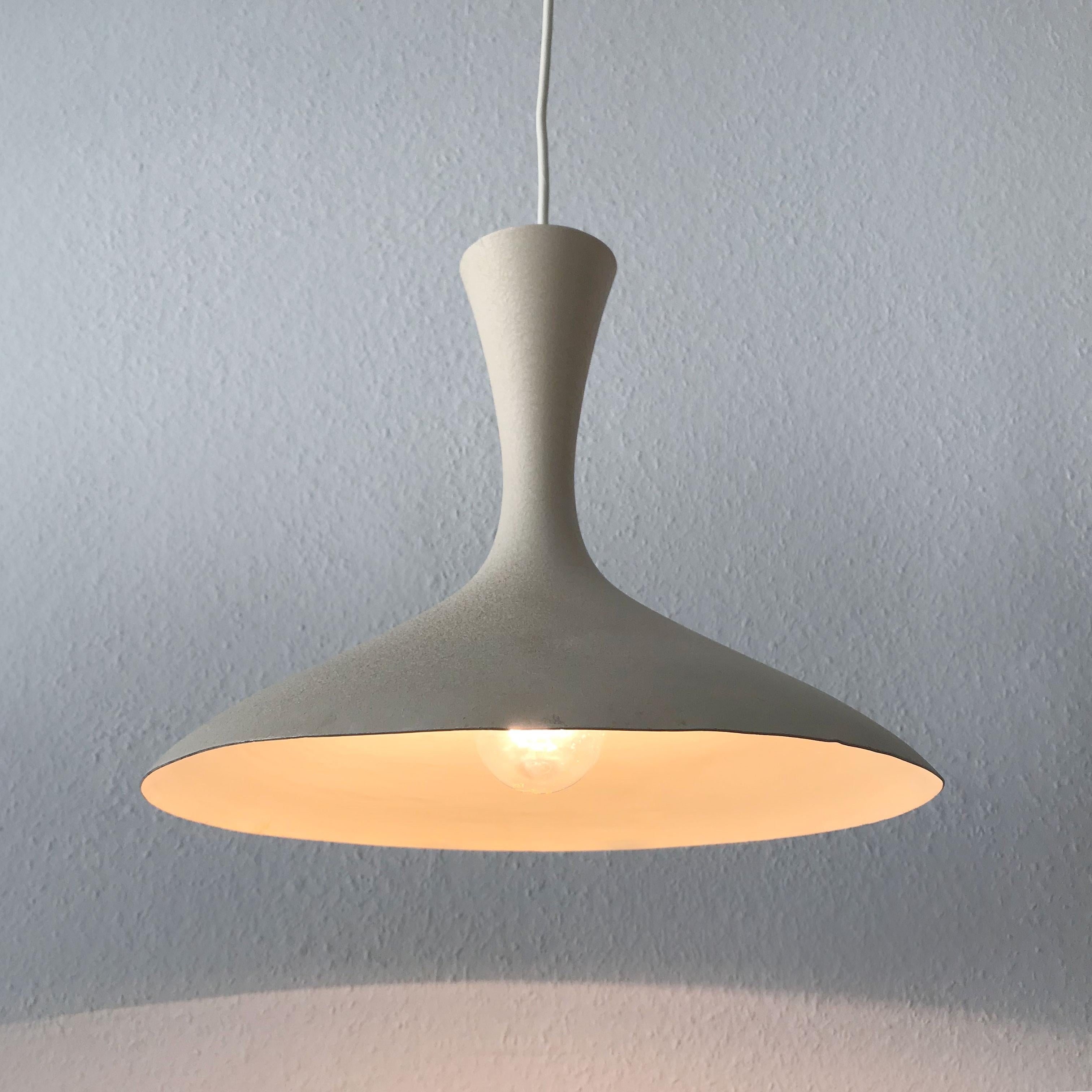 Extremely rare and elegant Mid-Century Modern pendant lamp. Designed by Louis Kalff for Gebrüder Cosack, 1950s, Germany.
This elegant pendant lamp is executed in crème-white lacquered aluminium and extremely rare.
It is executed with 1 x E27 screw