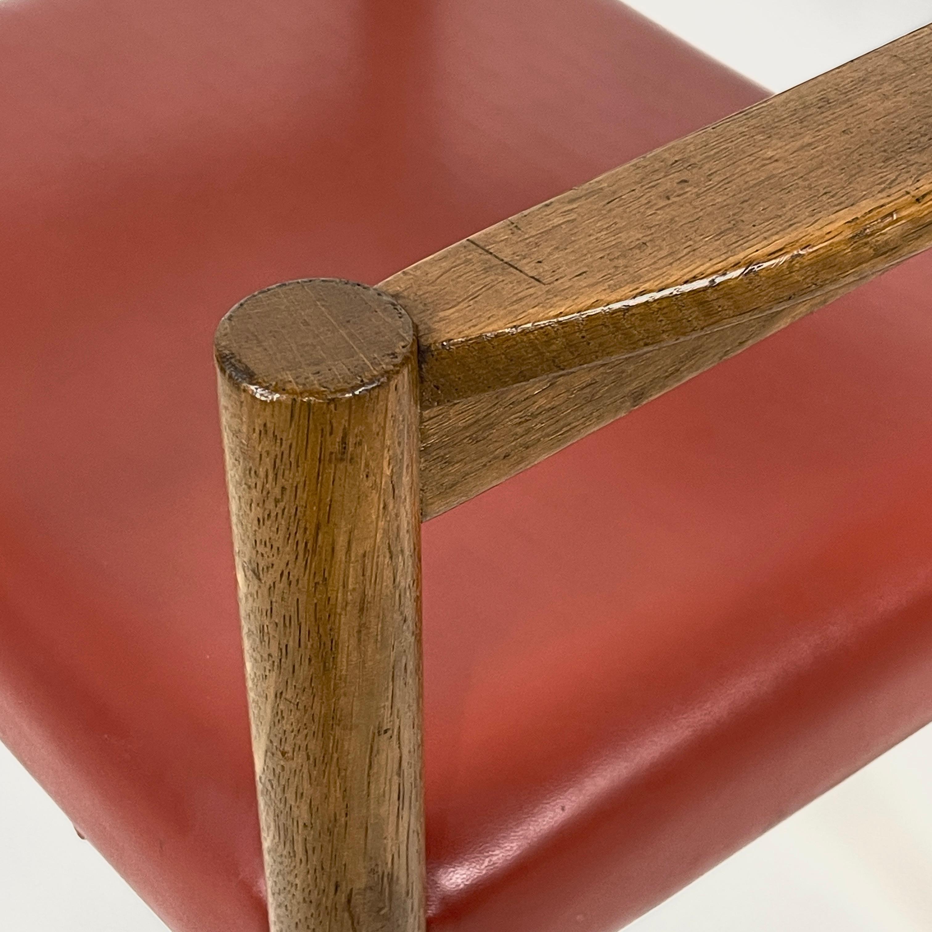 Cuir Rare et excellent fauteuil Harvey Probber en chêne et cuir en vente