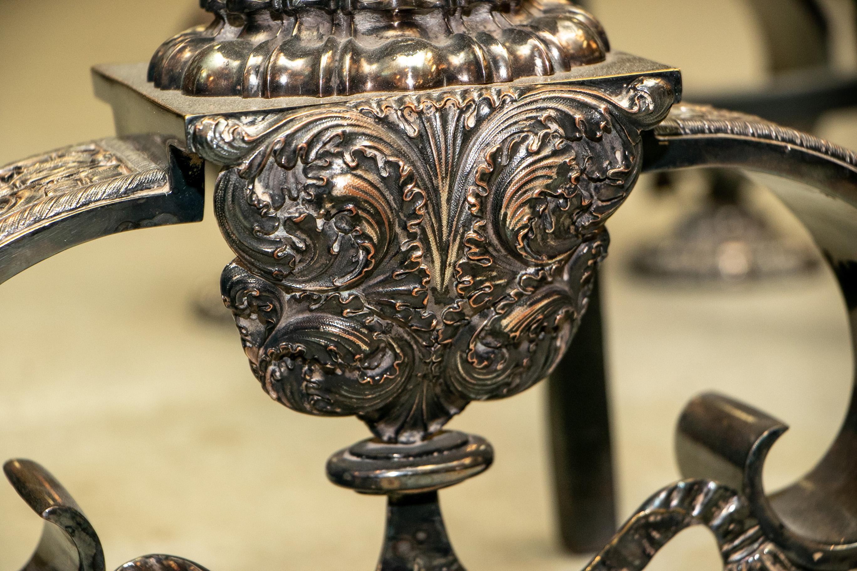 Außergewöhnliche attr. Edward F. Caldwell & Co. Versilberte Bronze Andiron Paar im Angebot 1