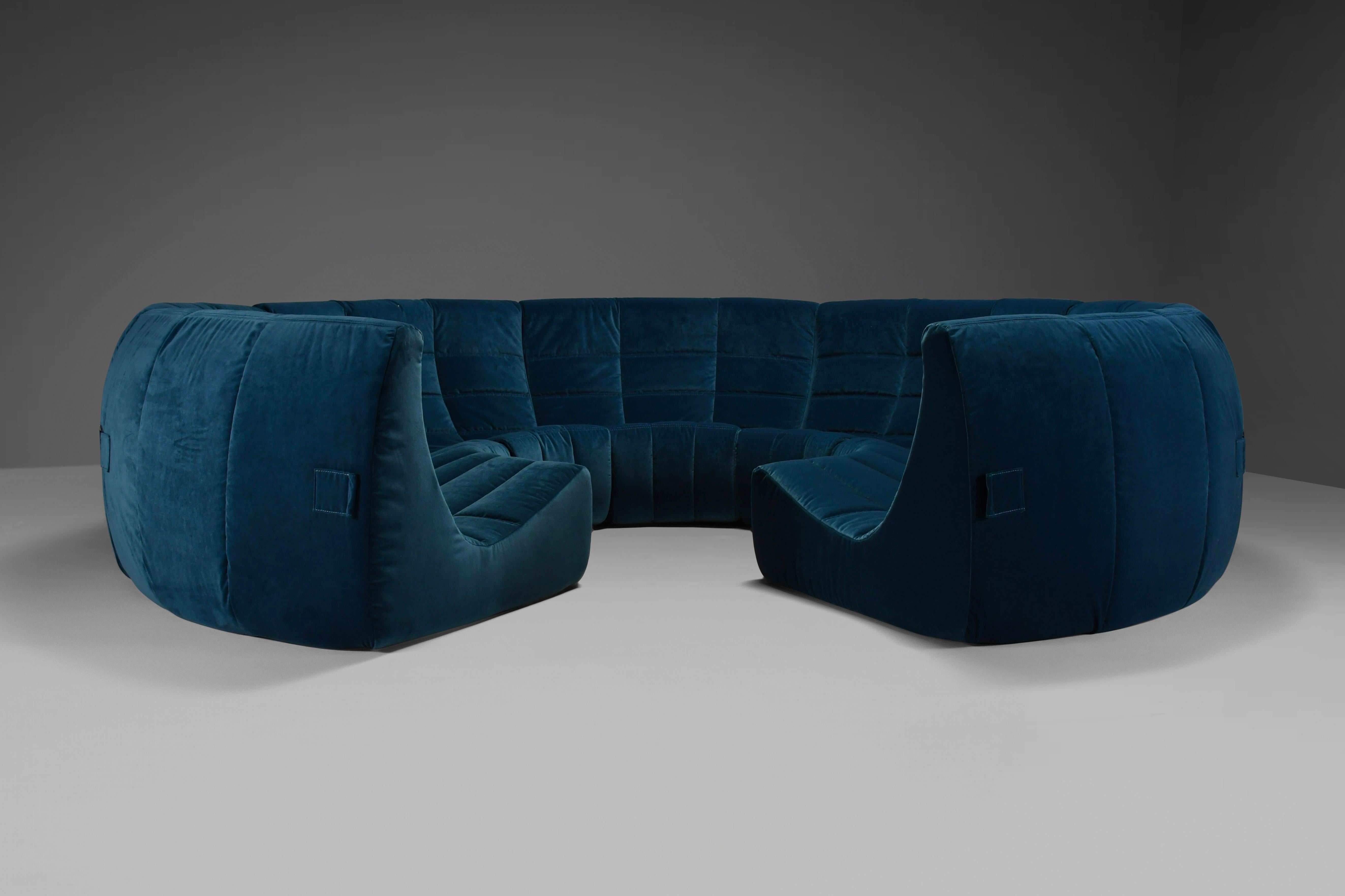 Hollywood Regency Rare and Exceptional 'Gilda' Circle Sofa in Velvet by Michel Ducaroy, 1972 For Sale