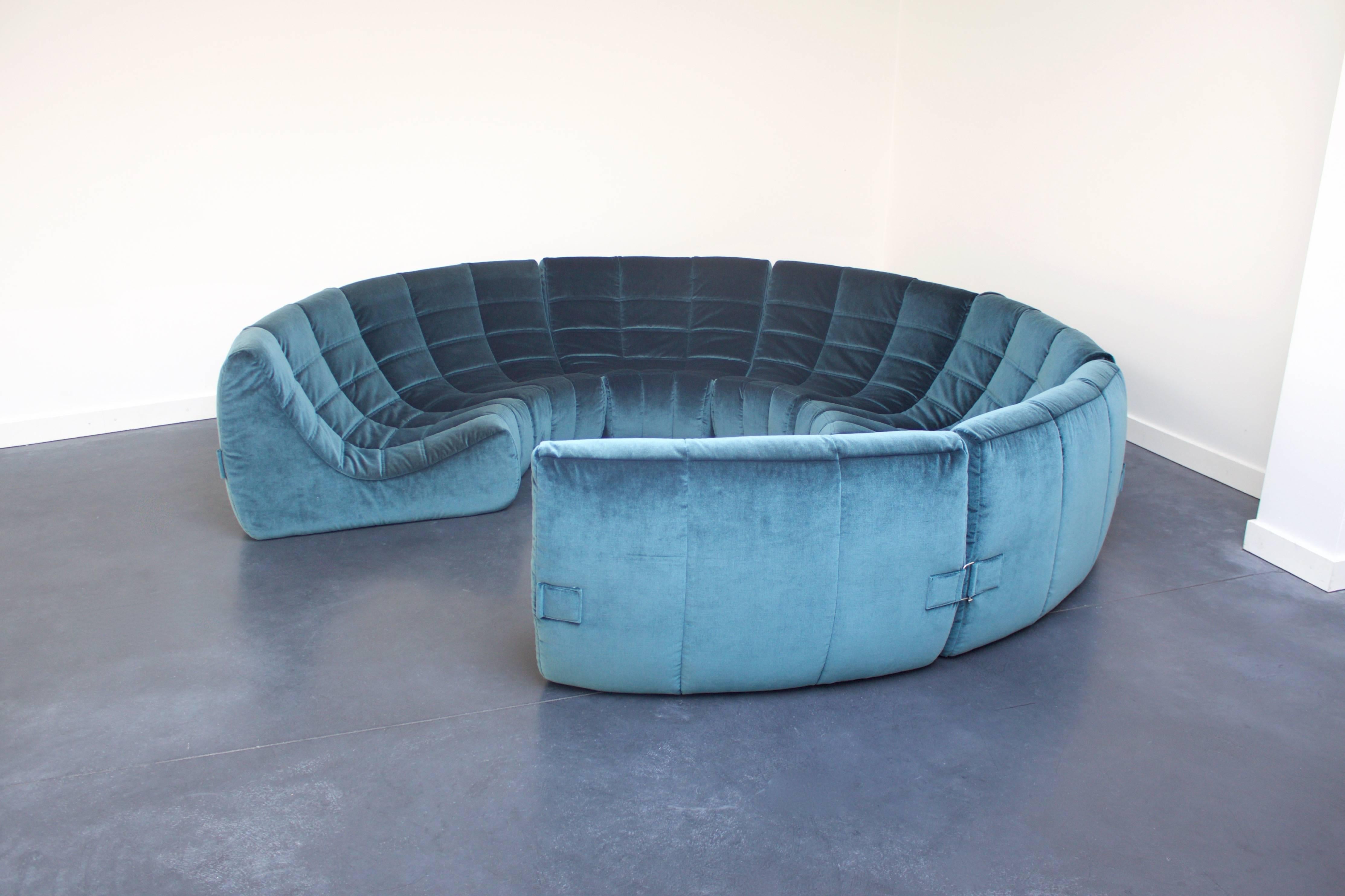 Rare and Exceptional 'Gilda' Circle Sofa in Velvet by Michel Ducaroy, 1972 In Excellent Condition For Sale In Echt, NL