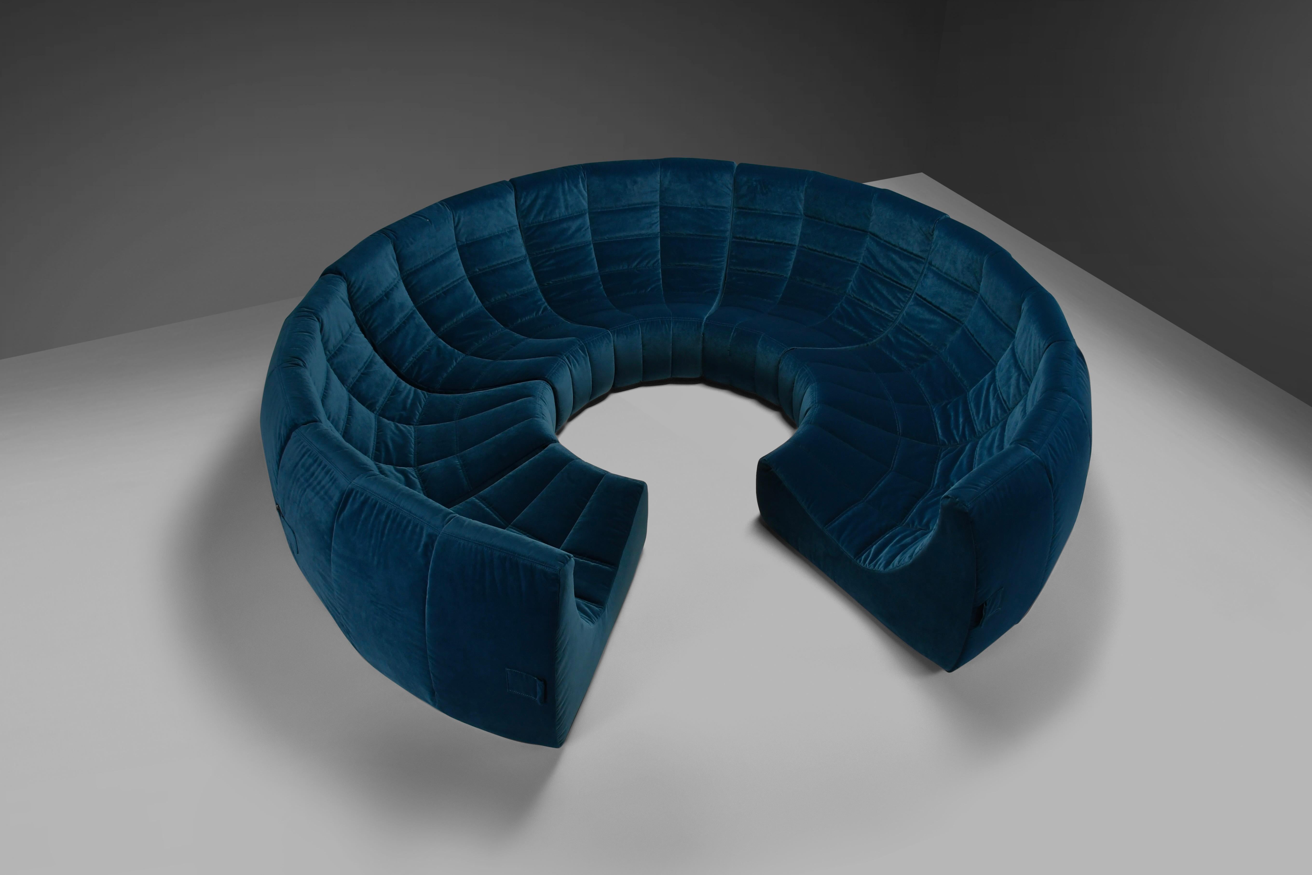 20th Century Rare and Exceptional 'Gilda' Circle Sofa in Velvet by Michel Ducaroy, 1972 For Sale