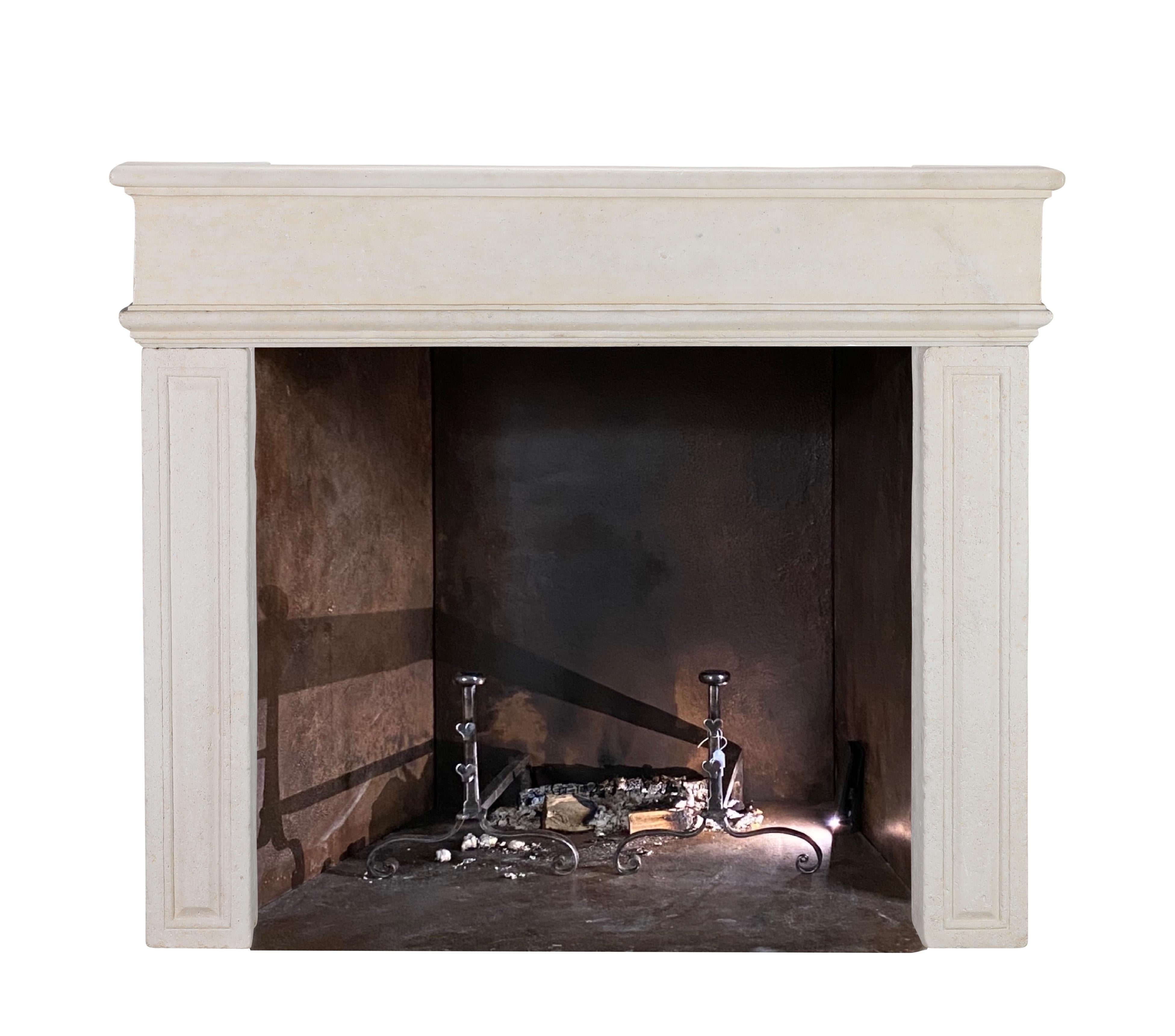Cheminée ancienne rare et exquise pour rehausser n'importe quelle décoration d'intérieur Bon état - En vente à Beervelde, BE