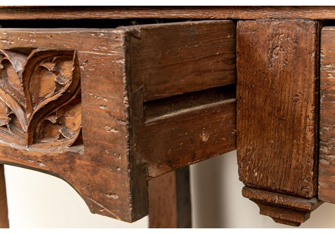 Rare et extraordinaire meuble de rangement gothique français Louis XIII du 16ème siècle en chêne 1
