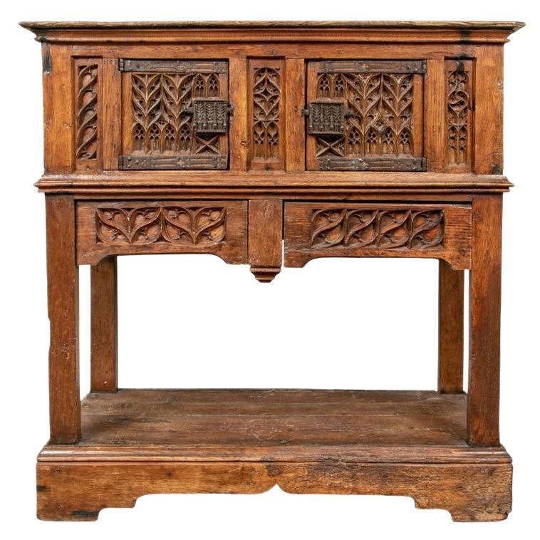 Rare et extraordinaire meuble de rangement gothique français Louis XIII du 16ème siècle en chêne