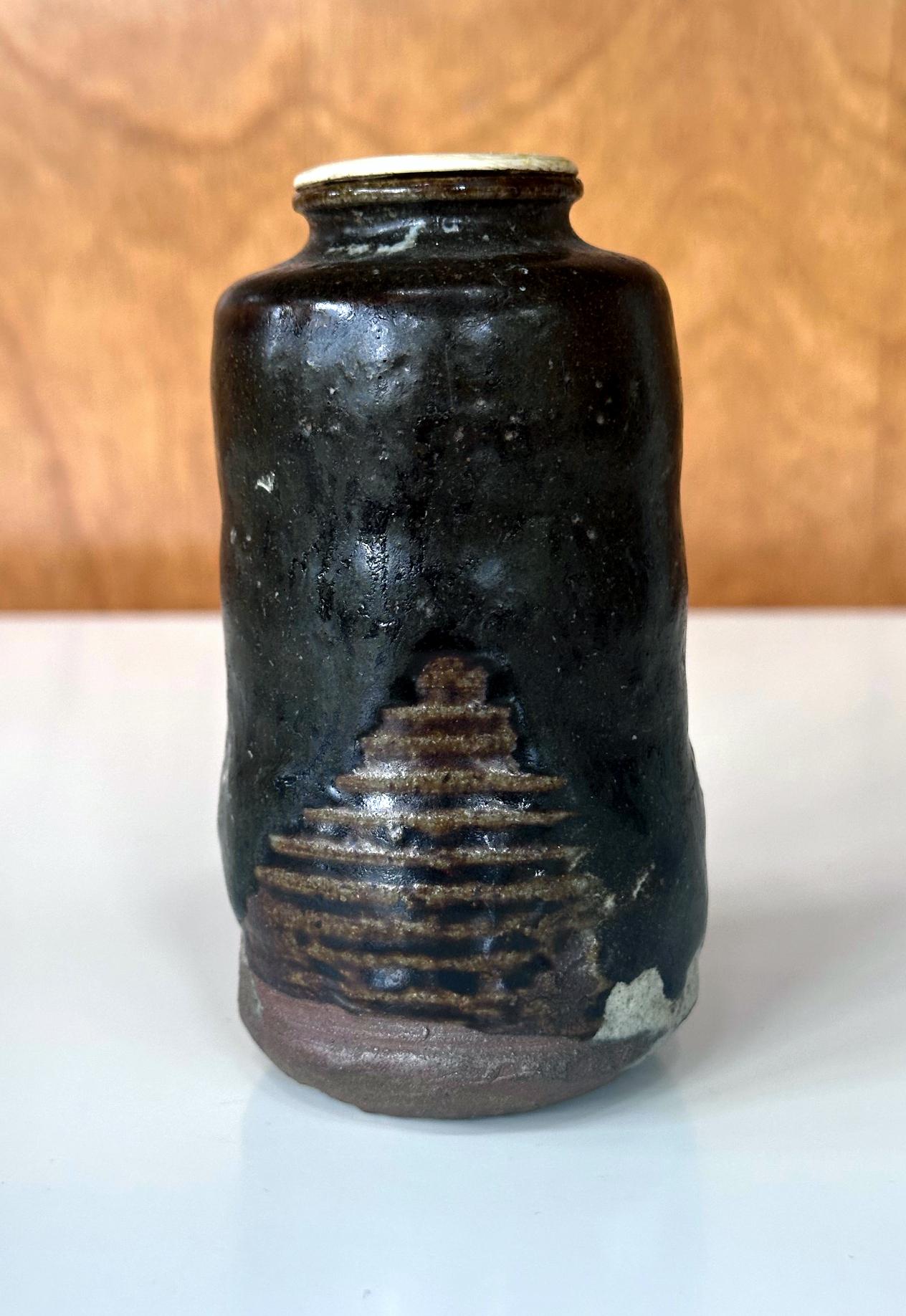 XVIIIe siècle et antérieur Rare and Fine Antique Japanese Ceramic Ko-Satsuma Chaire Tea Caddy en vente