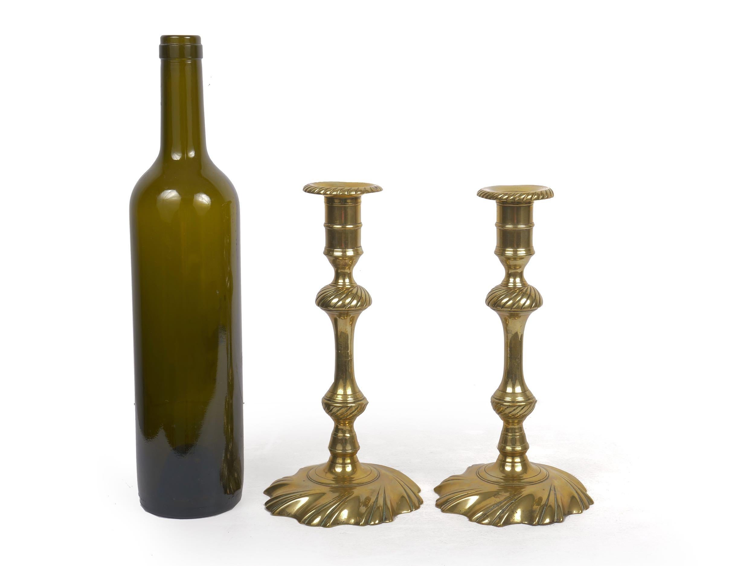 Rare and Fine Pair of George III Swirl-Base Brass Candlesticks, England In Good Condition In Shippensburg, PA