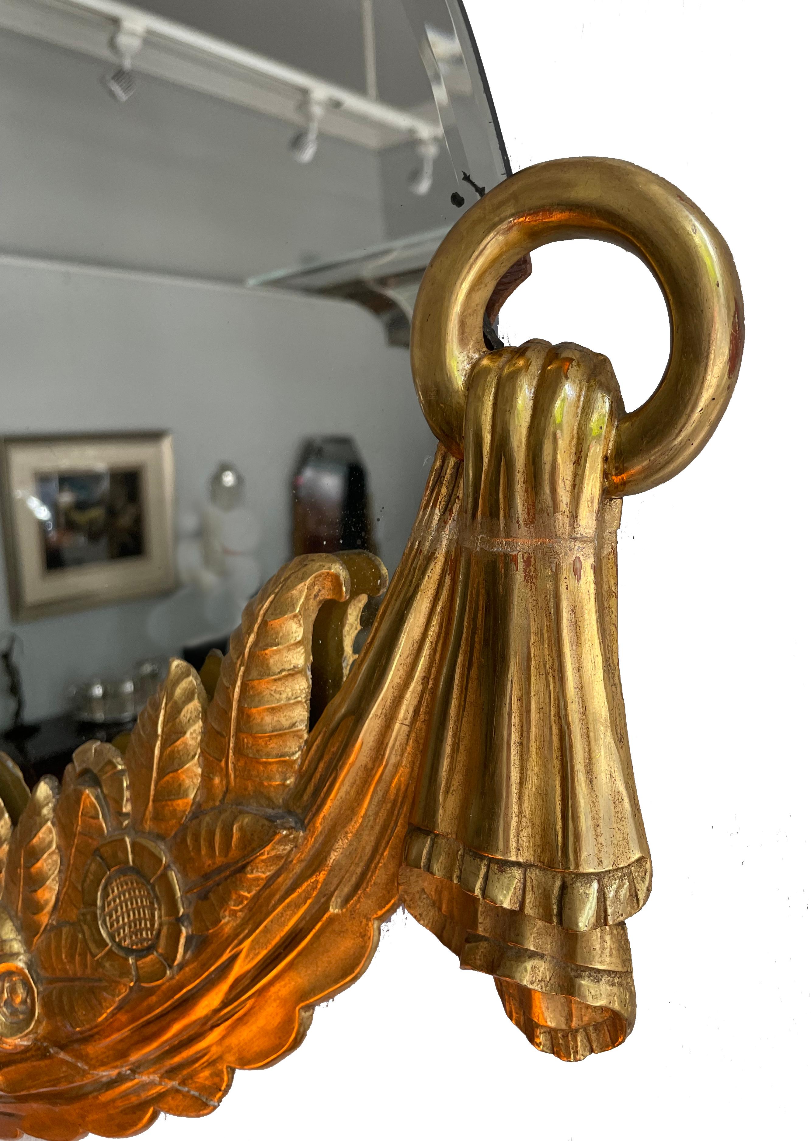 Francese Raro e finemente intagliato ovale  Specchio da parete Art Deco  Art Déco  Francia, circa 1925. in vendita