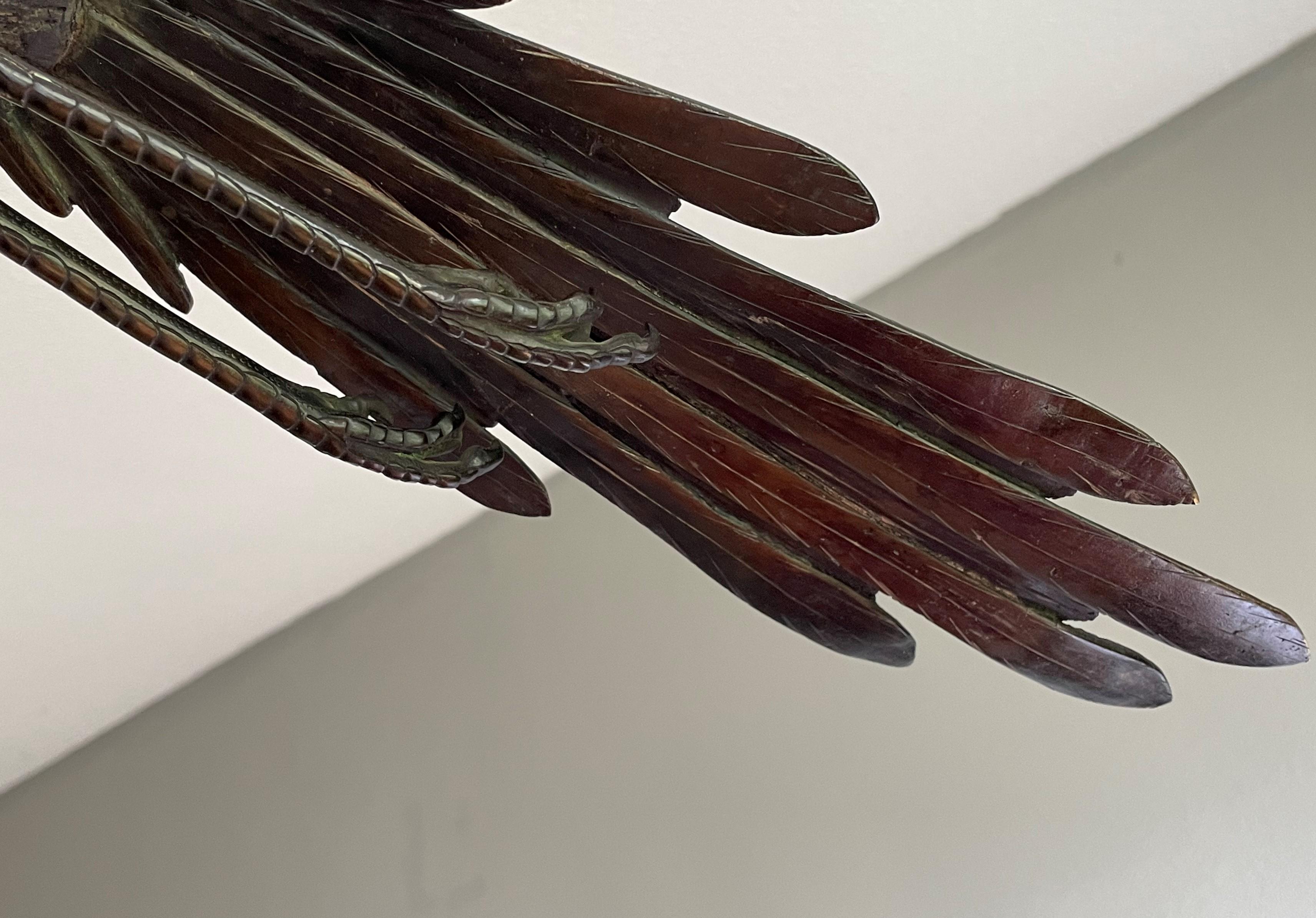 Seltene und anmutige Arts and Crafts-Bronze-Hängelampe mit fliegendem Kranich-Vogel und Glasschirm im Angebot 7