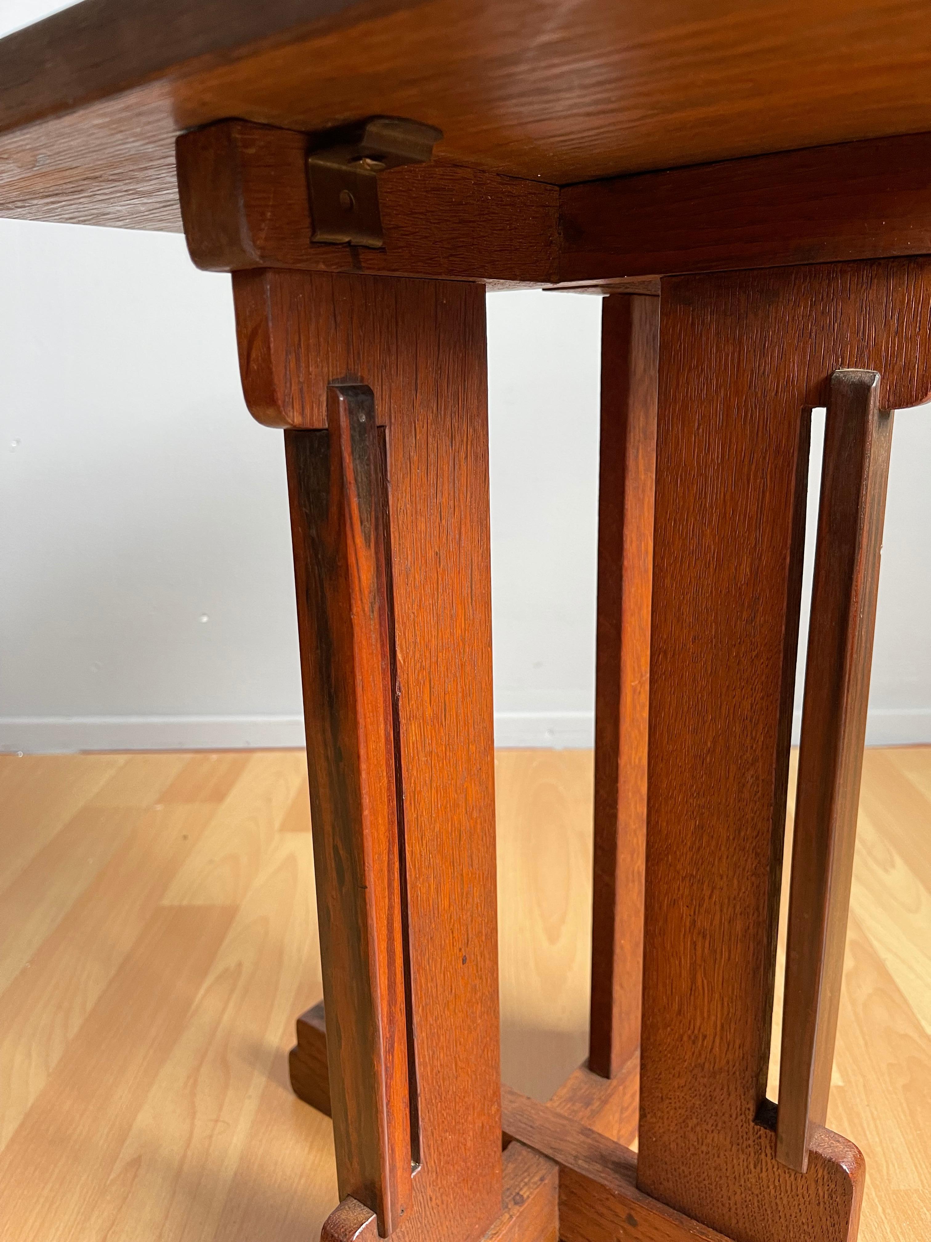 Rare and Handcrafted Dutch Arts & Crafts Oak End Table, Plant Stand P.E.L.Izeren For Sale 4