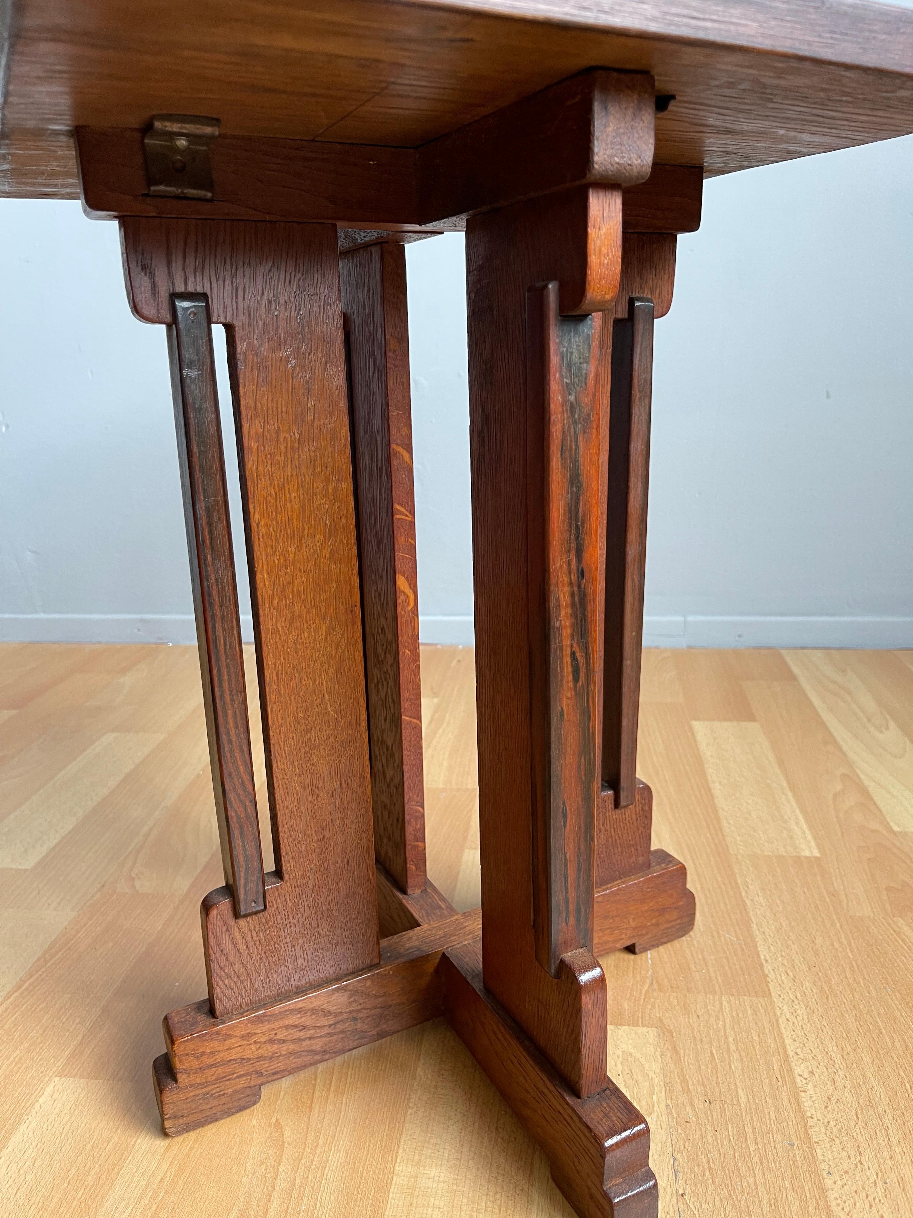 Rare and Handcrafted Dutch Arts & Crafts Oak End Table, Plant Stand P.E.L.Izeren For Sale 5