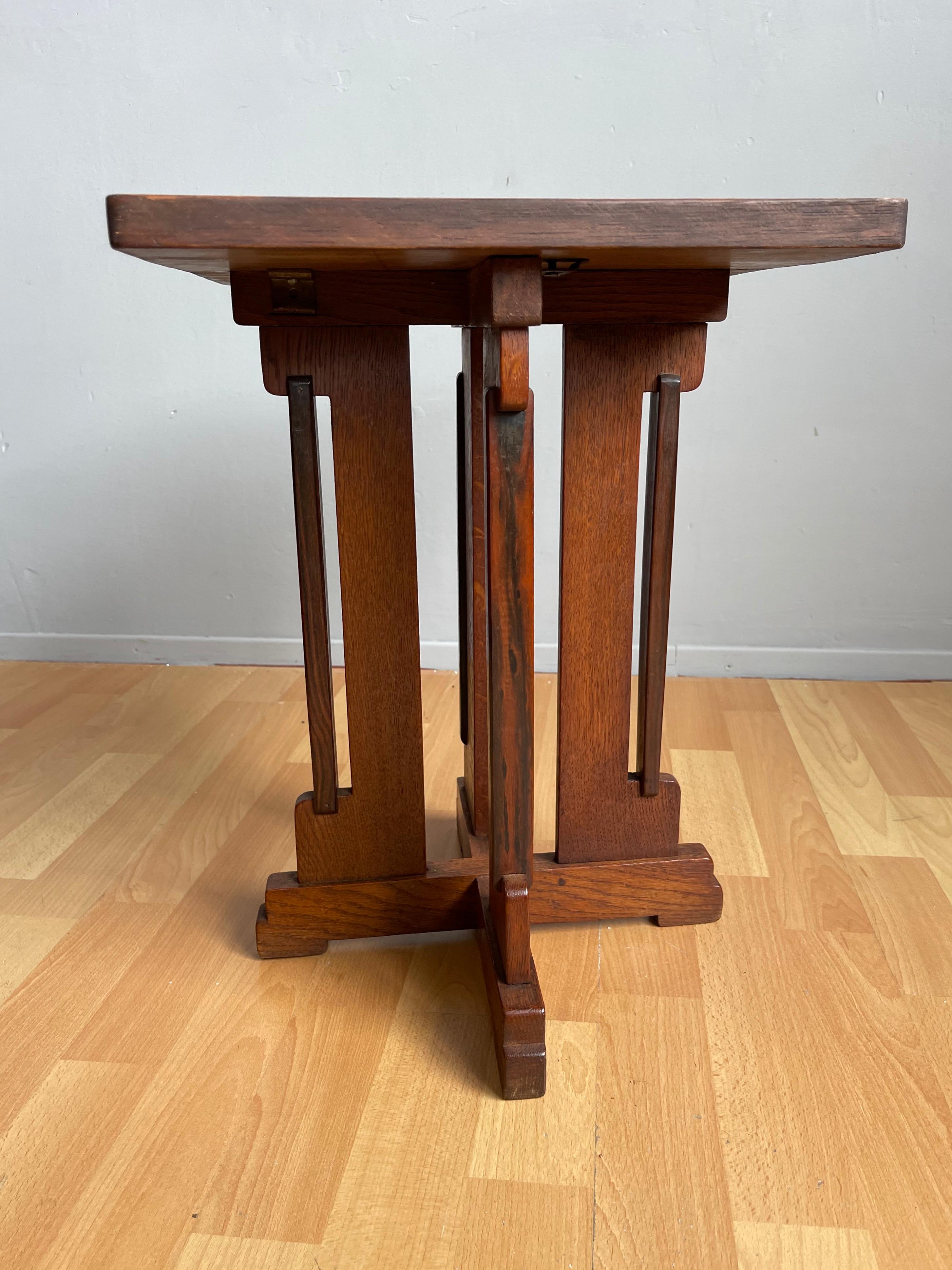 Rare and Handcrafted Dutch Arts & Crafts Oak End Table, Plant Stand P.E.L.Izeren For Sale 7