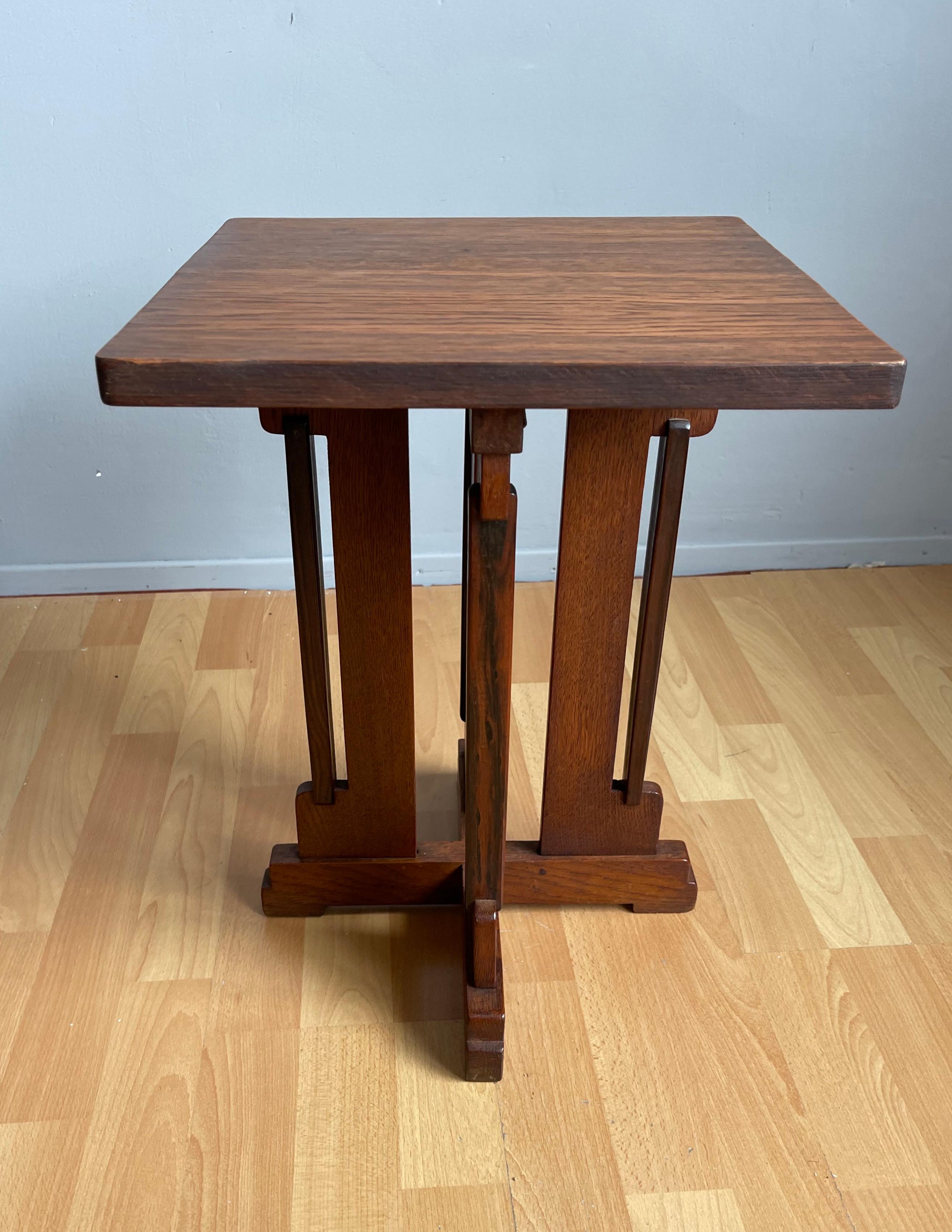 Rare and Handcrafted Dutch Arts & Crafts Oak End Table, Plant Stand P.E.L.Izeren For Sale 8