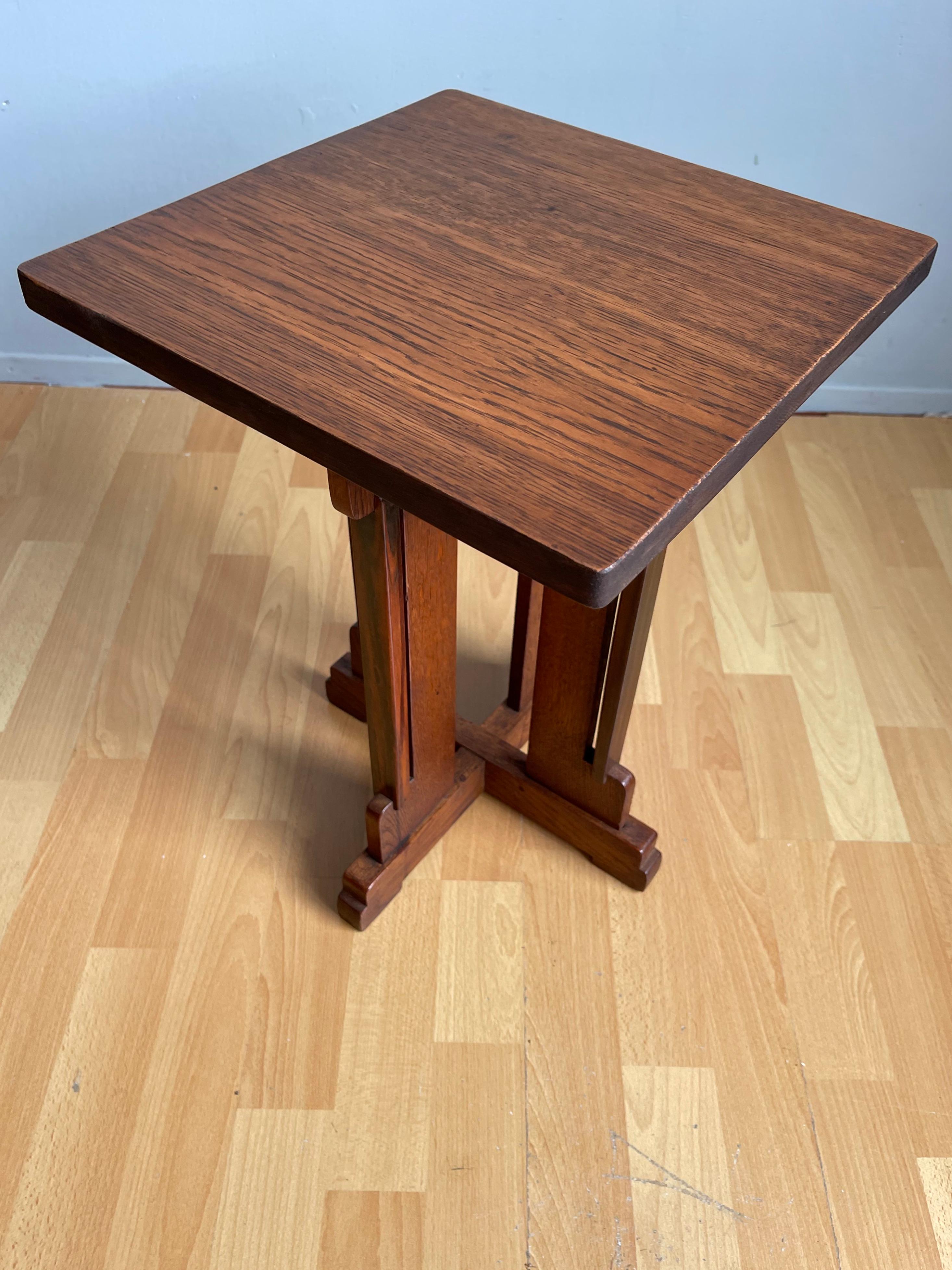 Rare and Handcrafted Dutch Arts & Crafts Oak End Table, Plant Stand P.E.L.Izeren For Sale 9